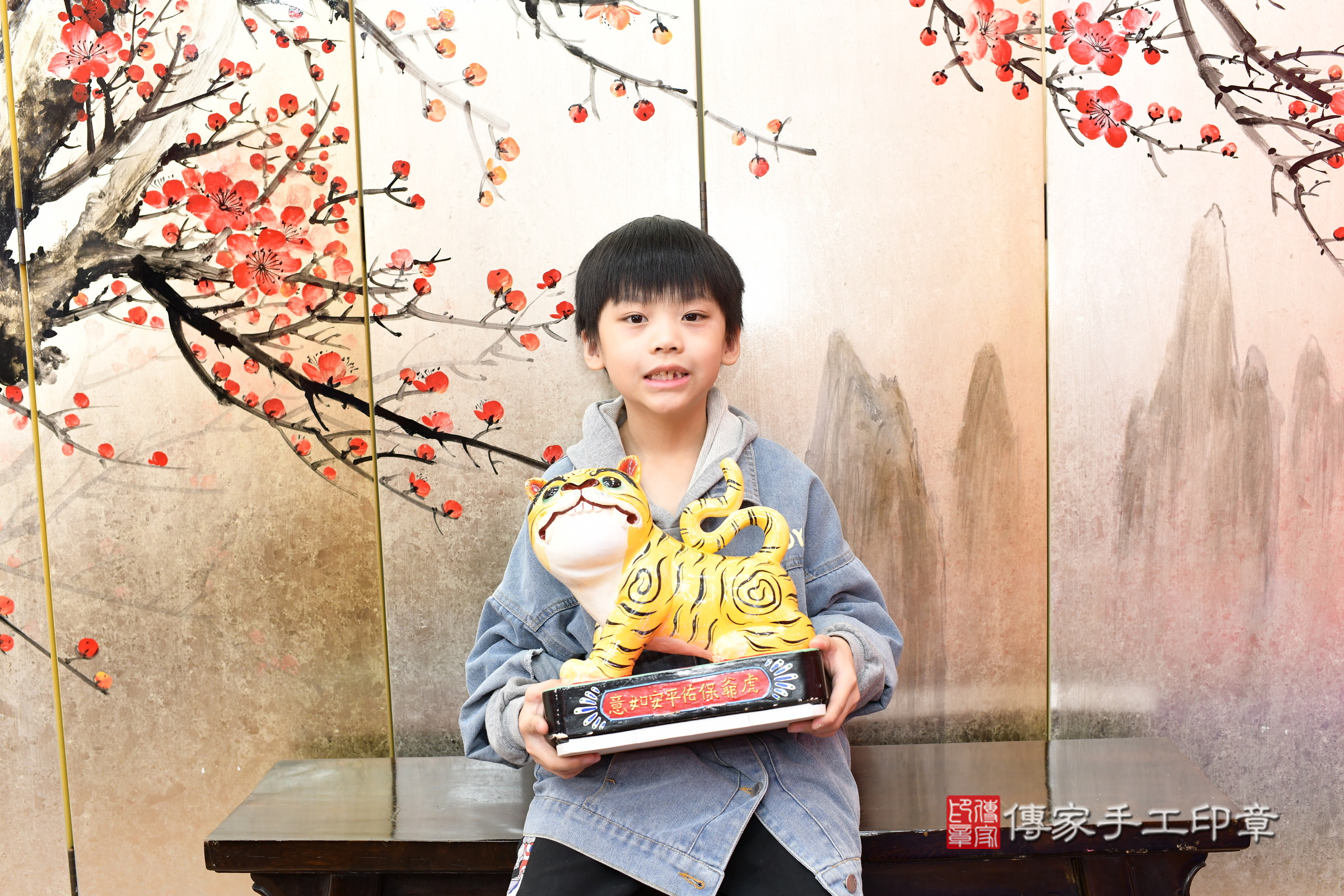 新北市永和區小滕寶寶收涎推薦:傳家新北店收涎中國風會場,嬰兒古禮收涎收口水流程儀式、收涎吉祥話、收涎餅乾、收涎拍照。收涎證書。2024.12.25,照片6 新北市永和區小滕寶寶收涎推薦:傳家新北店收涎中國風會場,嬰兒古禮收涎收口水流程儀式、收涎吉祥話、收涎餅乾、收涎拍照。收涎證書。2024.12.25,照片6