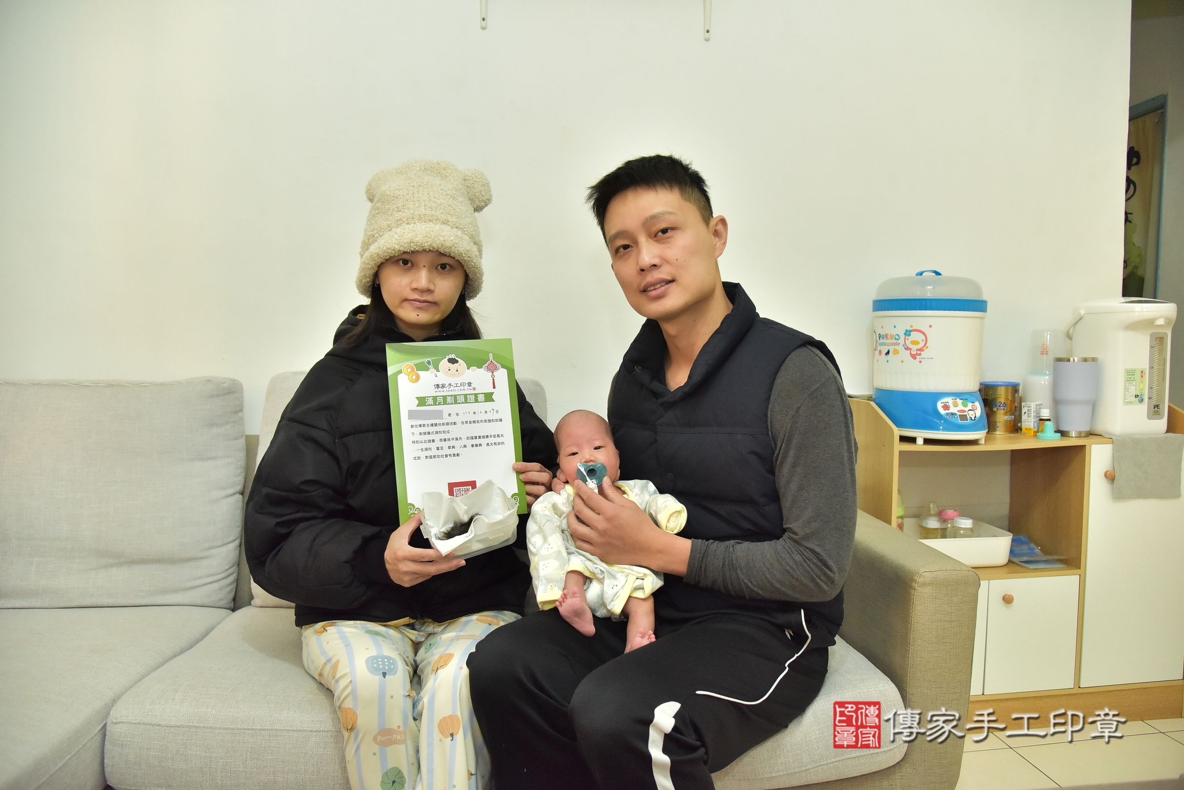 小涵寶寶(新北市三重區到府嬰兒小涵寶寶滿月剃頭理髮、到府嬰兒剃胎毛儀式吉祥話)。到府剃頭剃胎毛主持、專業拍照、證書。★購買「臍帶章、肚臍章、胎毛筆刷印章」贈送：剃頭、收涎、抓周，三選一。2024.12.29，照片16