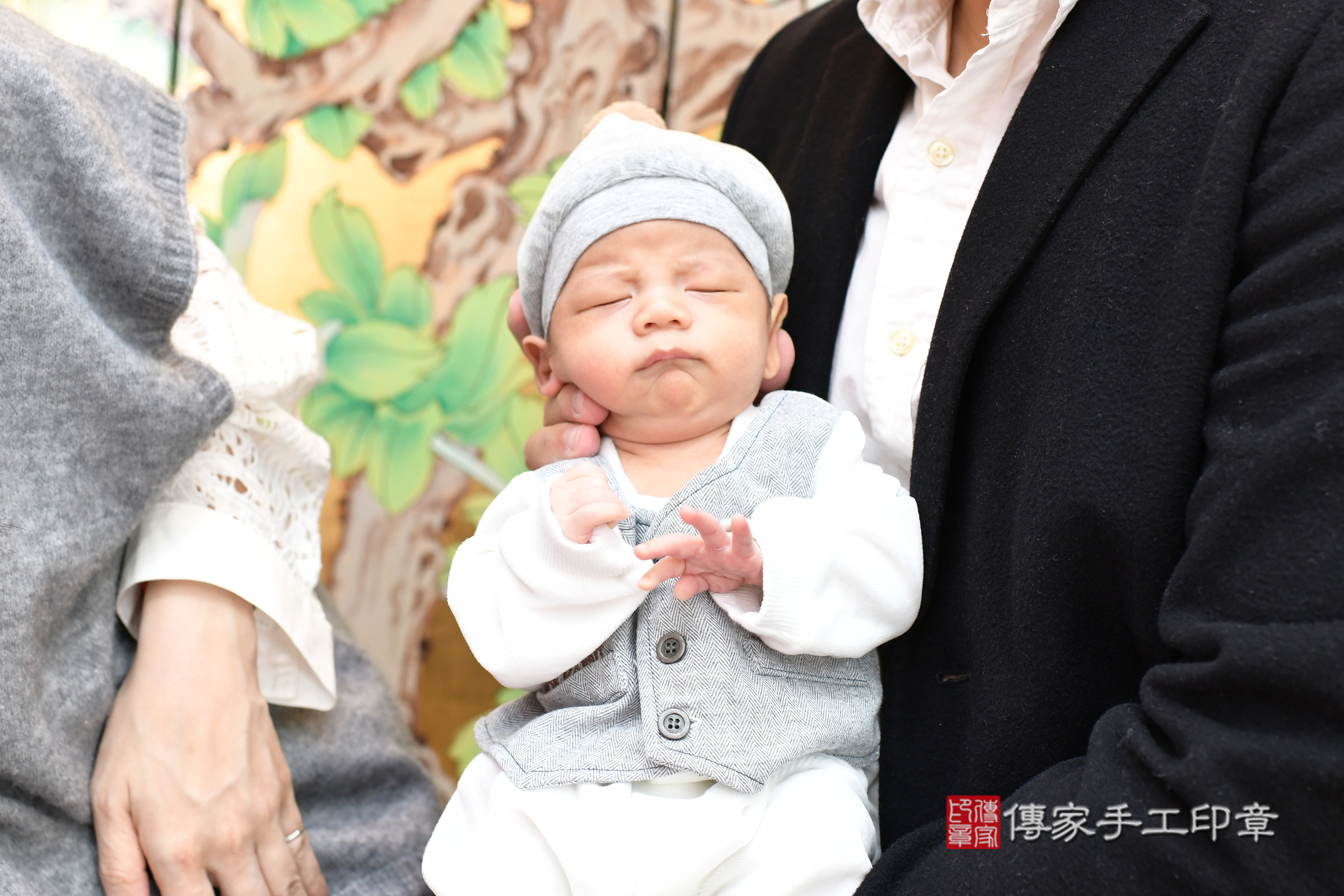睿睿寶寶(台北市大同區嬰兒寶寶滿月剃頭理髮、嬰兒剃胎毛儀式吉祥話)。中國風會場，爸媽寶貝穿「日中韓」古裝禮服。專業拍照、證書。★購買「臍帶章、肚臍章、胎毛筆刷印章」贈送：剃頭、收涎、抓周，三選一。2024.12.23，照片1