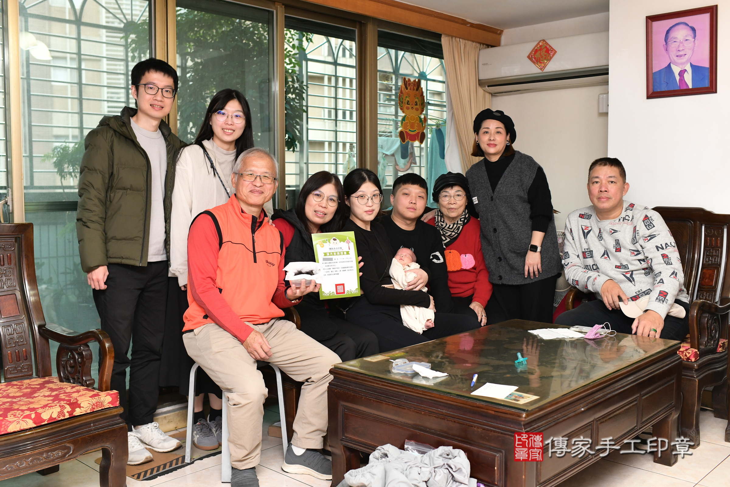 小璇寶寶(台北市大同區到府嬰兒小璇寶寶滿月剃頭理髮、到府嬰兒剃胎毛儀式吉祥話)。到府剃頭剃胎毛主持、專業拍照、證書。★購買「臍帶章、肚臍章、胎毛筆刷印章」贈送：剃頭、收涎、抓周，三選一。2024.12.28，照片20