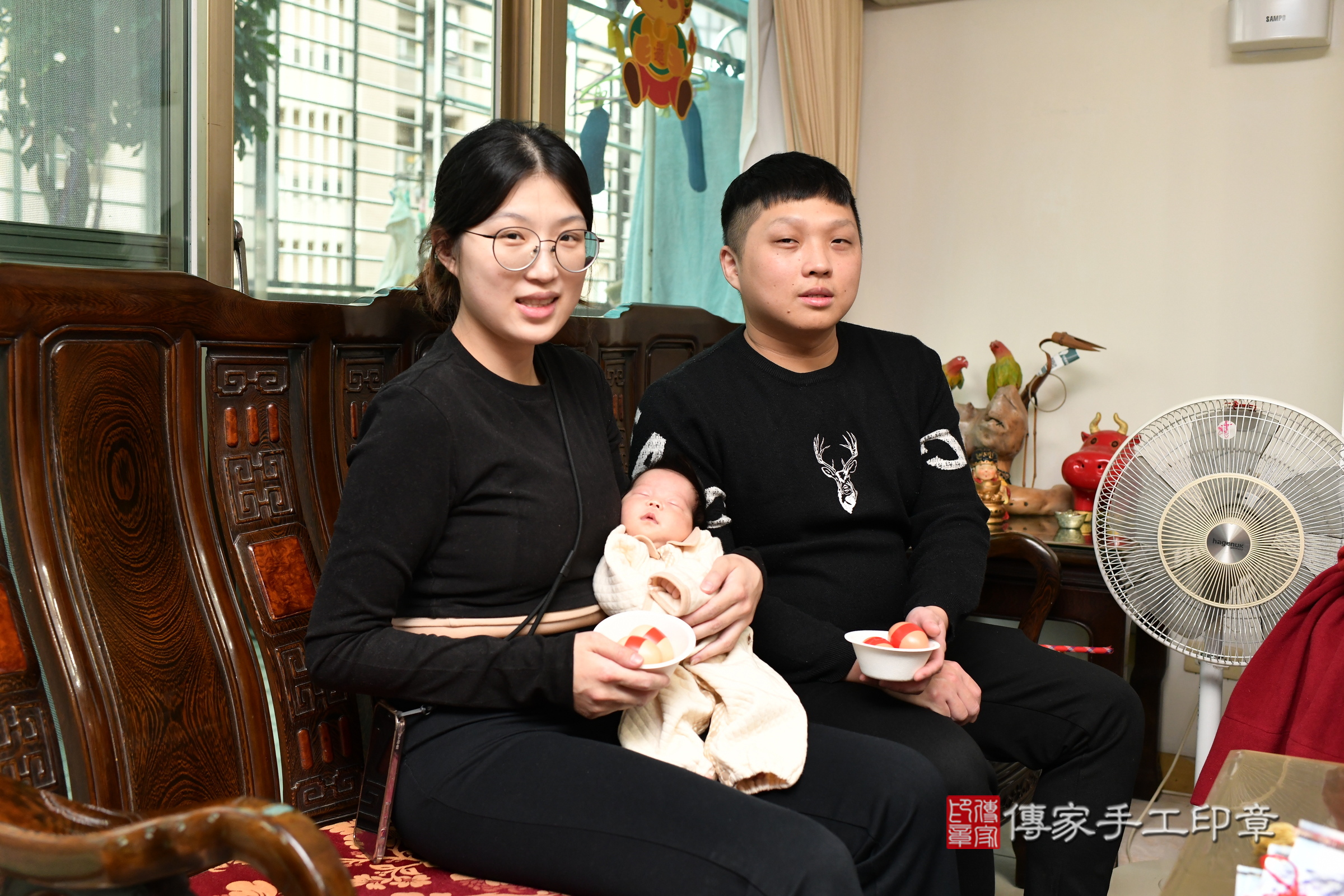 小璇寶寶(台北市大同區到府嬰兒小璇寶寶滿月剃頭理髮、到府嬰兒剃胎毛儀式吉祥話)。到府剃頭剃胎毛主持、專業拍照、證書。★購買「臍帶章、肚臍章、胎毛筆刷印章」贈送：剃頭、收涎、抓周，三選一。2024.12.28，照片6