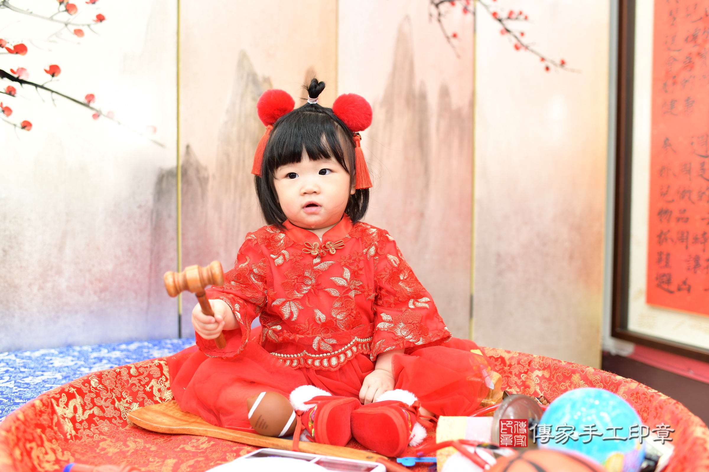 台北市大同區婷婷寶寶抓周推薦:傳家台北店抓周度脺中國風會場,嬰兒古禮抓周流程儀式吉祥話、抓周道具物品24種、拍照。抓周證書。2024.12.28,照片4 台北市大同區婷婷寶寶抓周推薦:傳家台北店抓周度脺中國風會場,嬰兒古禮抓周流程儀式吉祥話、抓周道具物品24種、拍照。抓周證書。2024.12.28,照片4