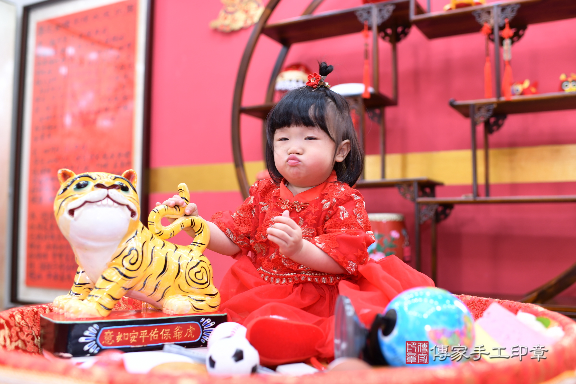 台北市大同區婷婷寶寶抓周推薦:傳家台北店抓周度脺中國風會場,嬰兒古禮抓周流程儀式吉祥話、抓周道具物品24種、拍照。抓周證書。2024.12.28,照片8 台北市大同區婷婷寶寶抓周推薦:傳家台北店抓周度脺中國風會場,嬰兒古禮抓周流程儀式吉祥話、抓周道具物品24種、拍照。抓周證書。2024.12.28,照片8