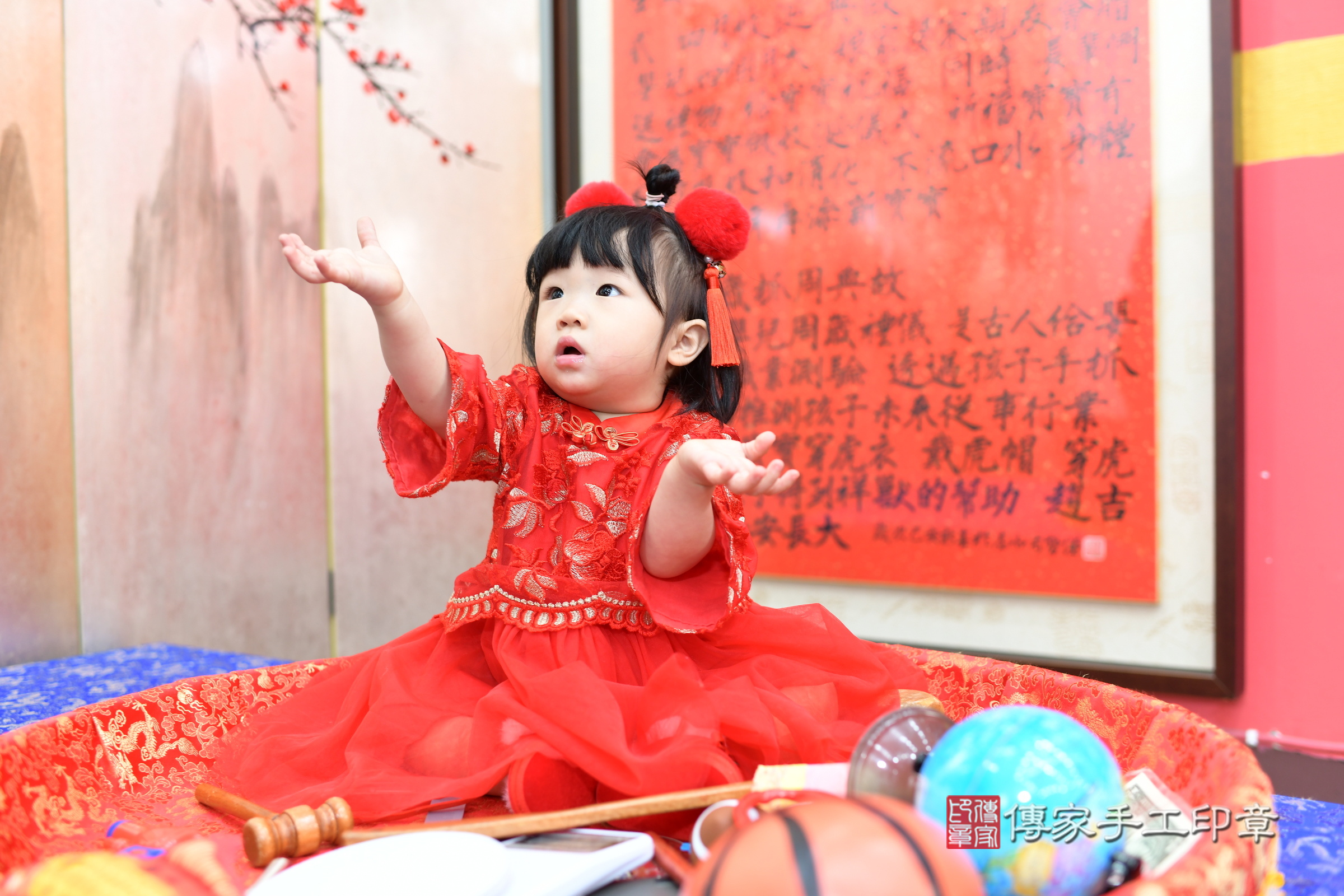 台北市大同區婷婷寶寶抓周推薦:傳家台北店抓周度脺中國風會場,嬰兒古禮抓周流程儀式吉祥話、抓周道具物品24種、拍照。抓周證書。2024.12.28,照片6 台北市大同區婷婷寶寶抓周推薦:傳家台北店抓周度脺中國風會場,嬰兒古禮抓周流程儀式吉祥話、抓周道具物品24種、拍照。抓周證書。2024.12.28,照片6