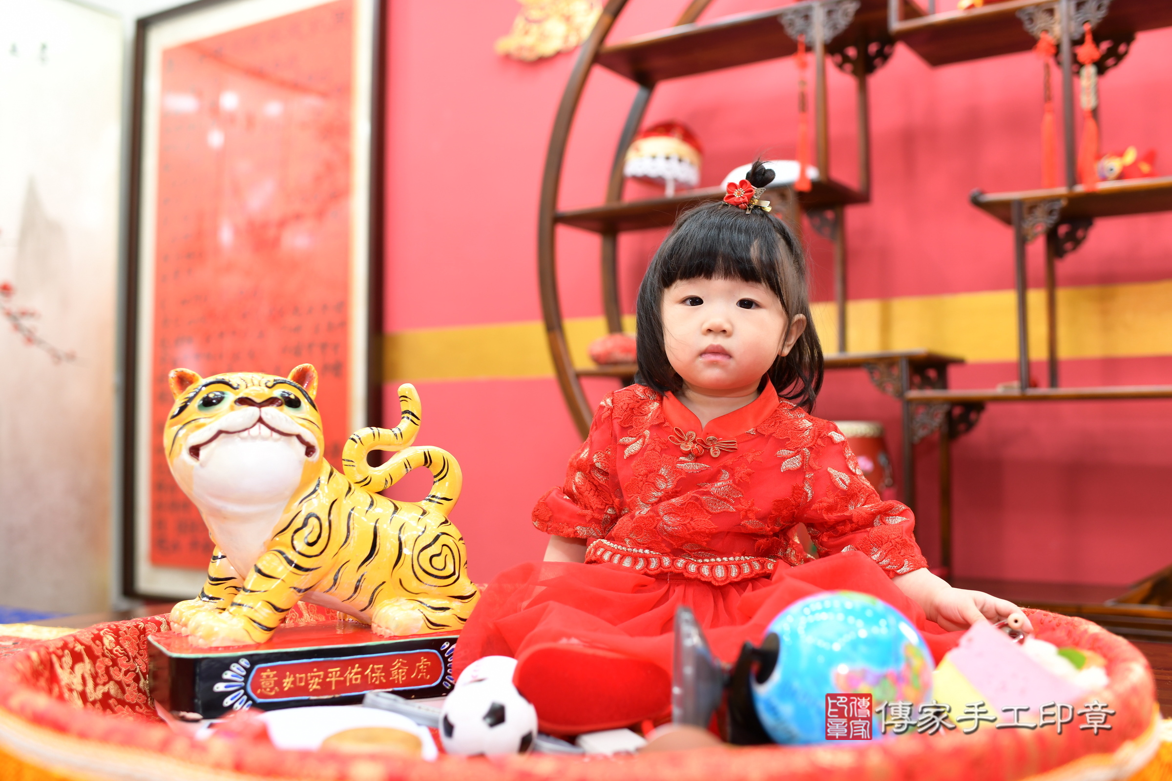 台北市大同區婷婷寶寶抓周推薦:傳家台北店抓周度脺中國風會場,嬰兒古禮抓周流程儀式吉祥話、抓周道具物品24種、拍照。抓周證書。2024.12.28,照片7 台北市大同區婷婷寶寶抓周推薦:傳家台北店抓周度脺中國風會場,嬰兒古禮抓周流程儀式吉祥話、抓周道具物品24種、拍照。抓周證書。2024.12.28,照片7