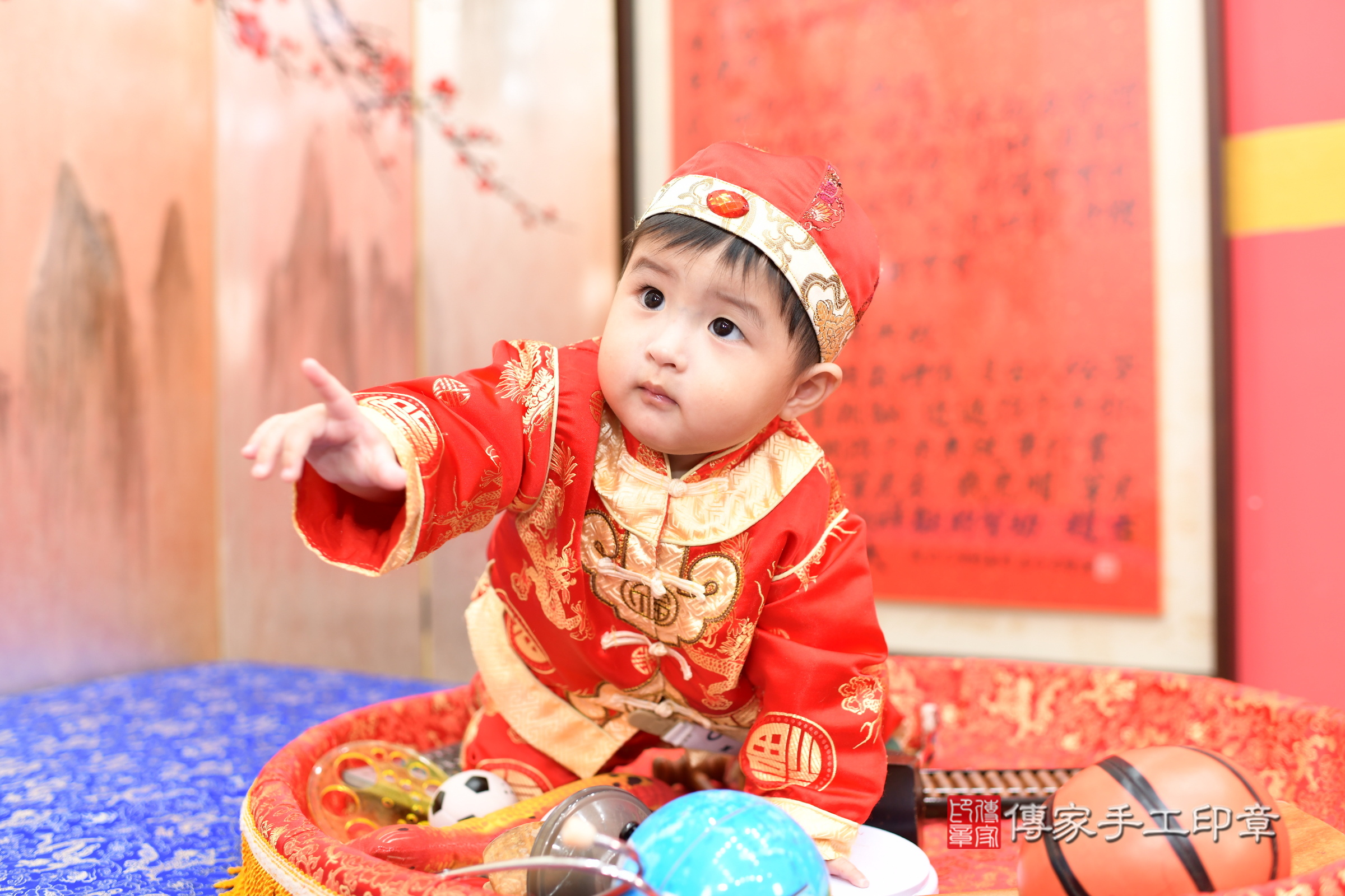 新北市永和區辰辰寶寶抓周推薦:傳家新北店抓周度脺中國風會場,嬰兒古禮抓周流程儀式吉祥話、抓周道具物品24種、拍照。抓周證書。2025.1.1,照片8 新北市永和區辰辰寶寶抓周推薦:傳家新北店抓周度脺中國風會場,嬰兒古禮抓周流程儀式吉祥話、抓周道具物品24種、拍照。抓周證書。2025.1.1,照片8