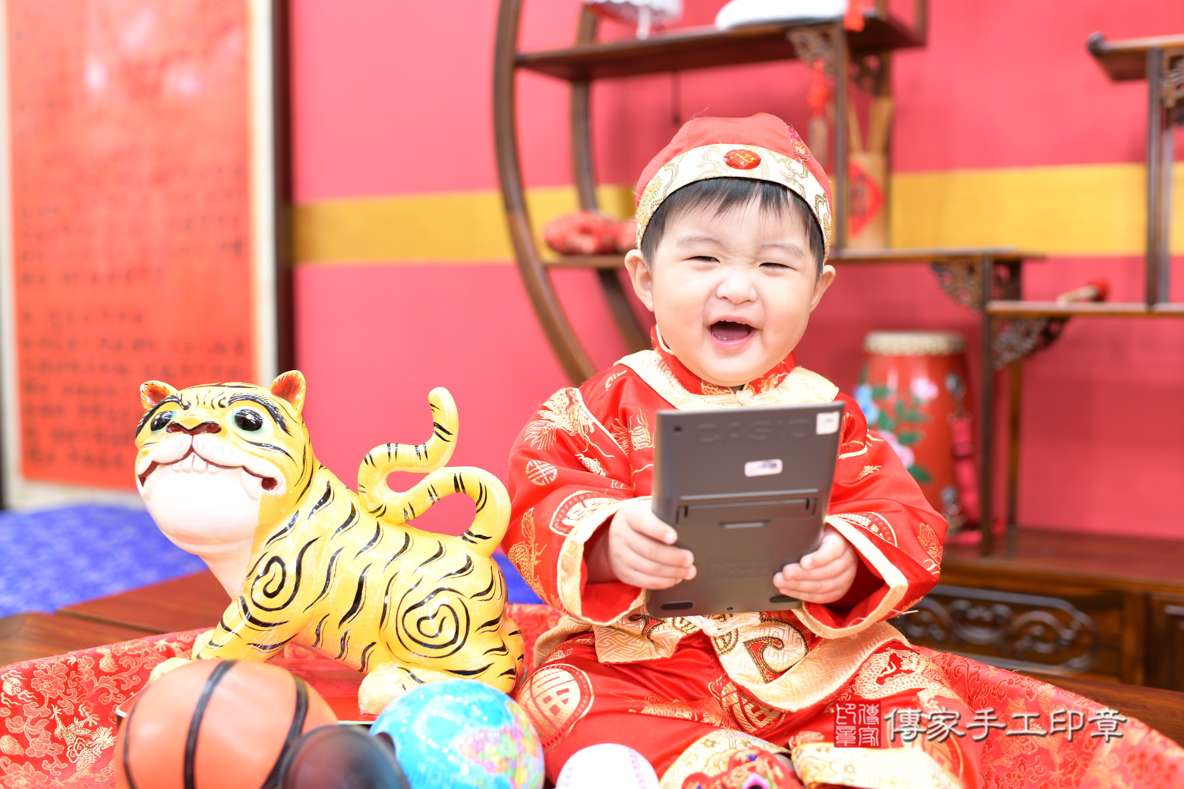 新北市永和區辰辰寶寶抓周推薦:傳家新北店抓周度脺中國風會場,嬰兒古禮抓周流程儀式吉祥話、抓周道具物品24種、拍照。抓周證書。2025.1.1,照片4 新北市永和區辰辰寶寶抓周推薦:傳家新北店抓周度脺中國風會場,嬰兒古禮抓周流程儀式吉祥話、抓周道具物品24種、拍照。抓周證書。2025.1.1,照片4