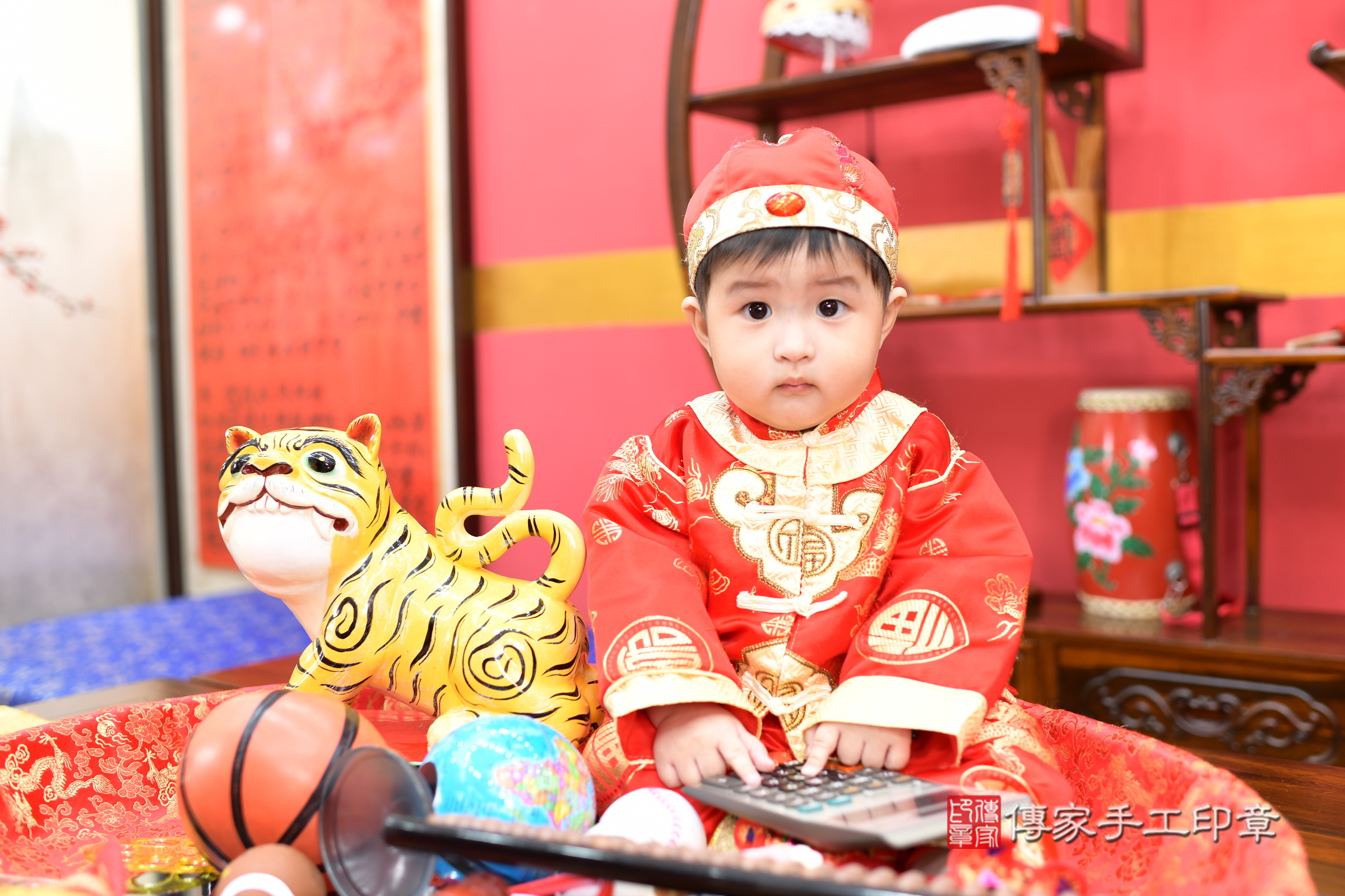 新北市永和區辰辰寶寶抓周推薦:傳家新北店抓周度脺中國風會場,嬰兒古禮抓周流程儀式吉祥話、抓周道具物品24種、拍照。抓周證書。2025.1.1,照片11 新北市永和區辰辰寶寶抓周推薦:傳家新北店抓周度脺中國風會場,嬰兒古禮抓周流程儀式吉祥話、抓周道具物品24種、拍照。抓周證書。2025.1.1,照片11