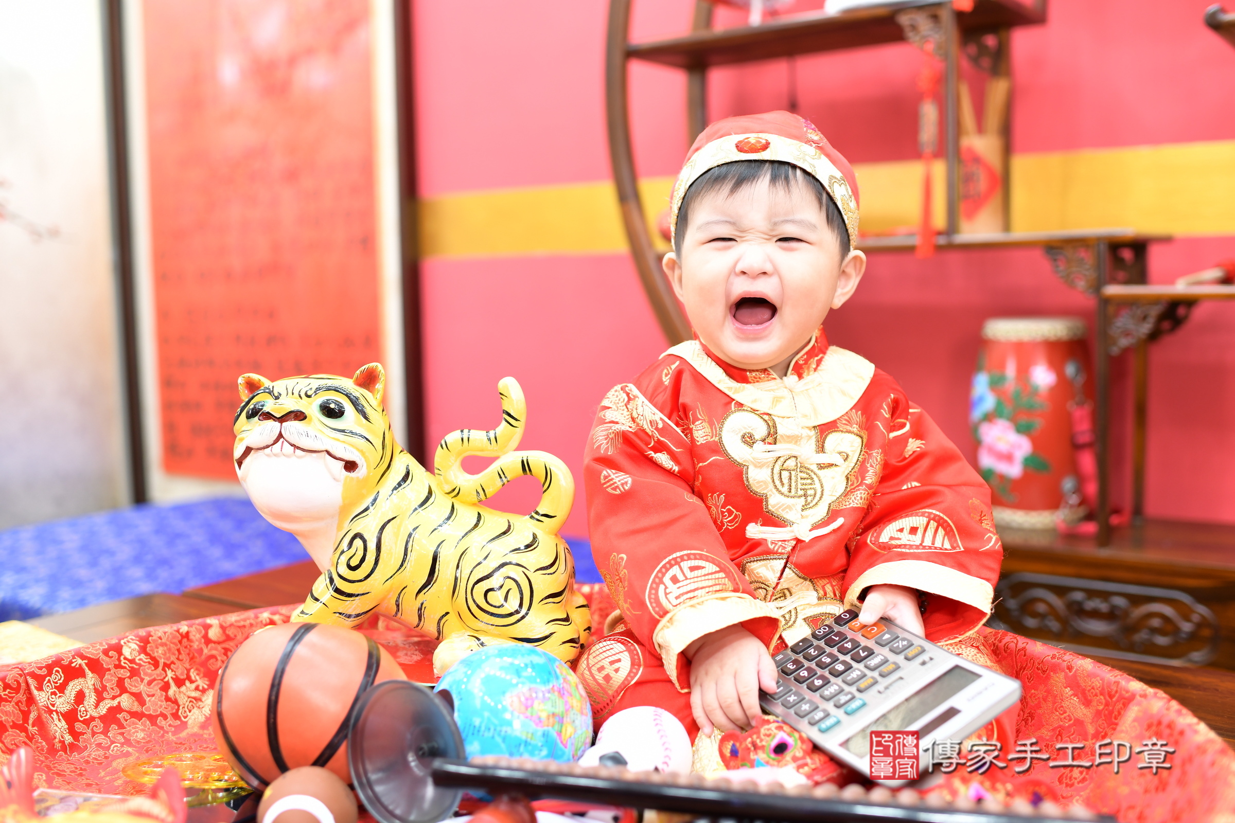 新北市永和區辰辰寶寶抓周推薦:傳家新北店抓周度脺中國風會場,嬰兒古禮抓周流程儀式吉祥話、抓周道具物品24種、拍照。抓周證書。2025.1.1,照片12 新北市永和區辰辰寶寶抓周推薦:傳家新北店抓周度脺中國風會場,嬰兒古禮抓周流程儀式吉祥話、抓周道具物品24種、拍照。抓周證書。2025.1.1,照片12