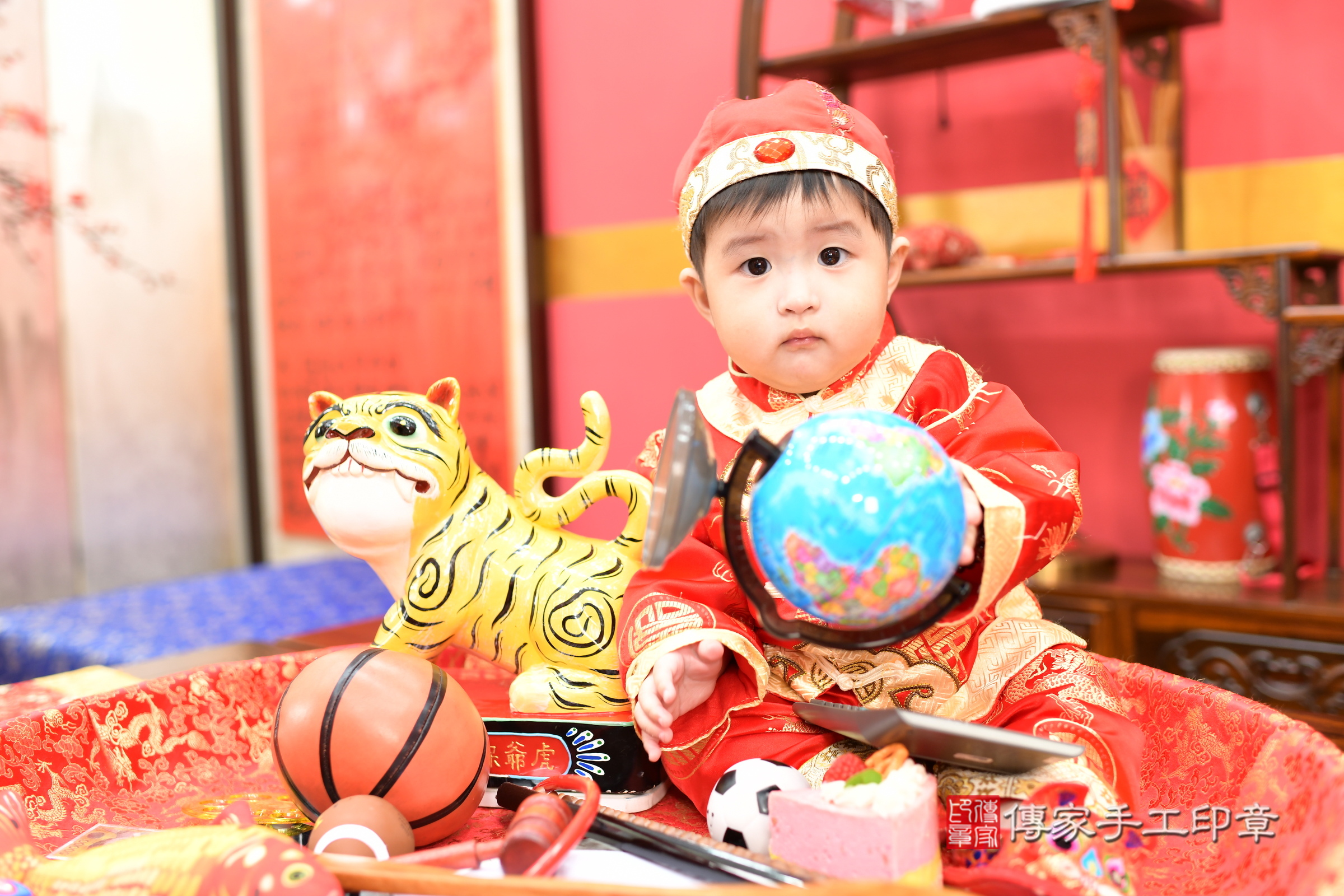 新北市永和區辰辰寶寶抓周推薦:傳家新北店抓周度脺中國風會場,嬰兒古禮抓周流程儀式吉祥話、抓周道具物品24種、拍照。抓周證書。2025.1.1,照片10 新北市永和區辰辰寶寶抓周推薦:傳家新北店抓周度脺中國風會場,嬰兒古禮抓周流程儀式吉祥話、抓周道具物品24種、拍照。抓周證書。2025.1.1,照片10