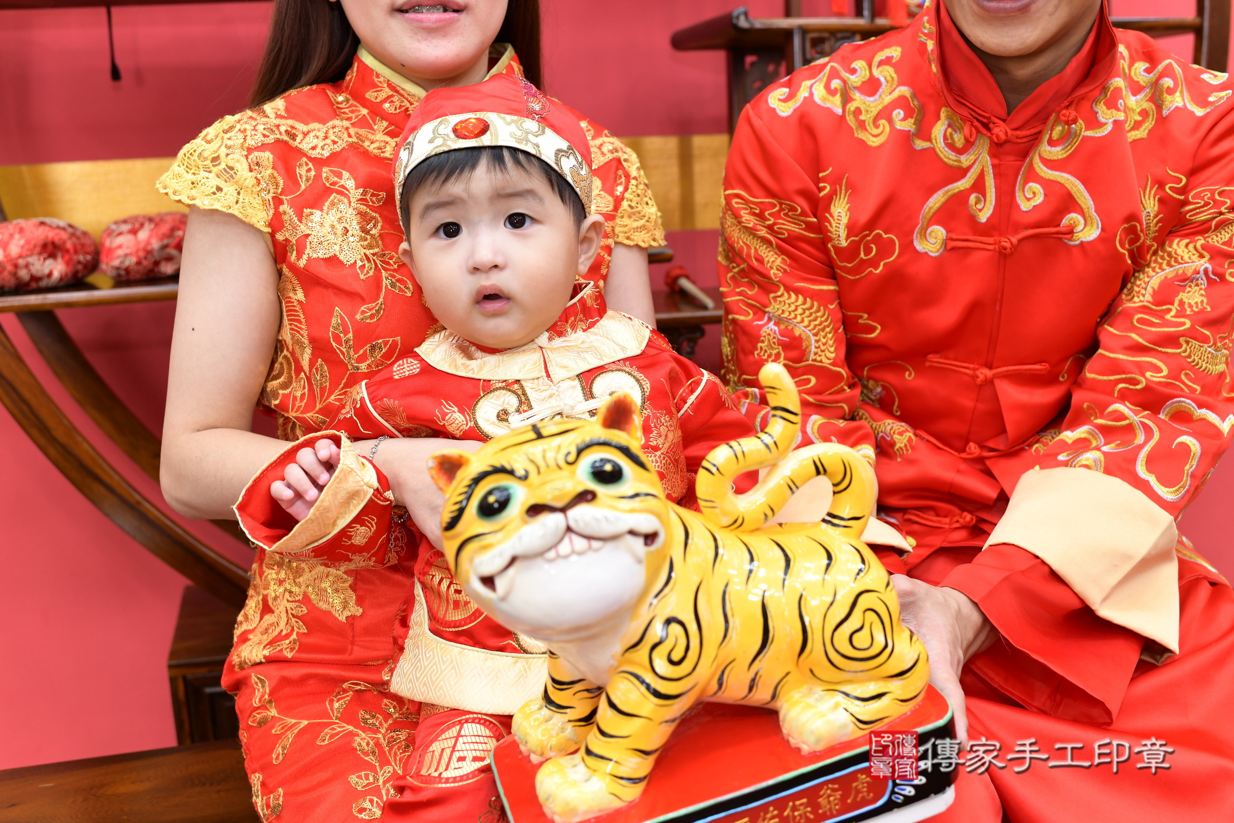 新北市永和區辰辰寶寶抓周推薦:傳家新北店抓周度脺中國風會場,嬰兒古禮抓周流程儀式吉祥話、抓周道具物品24種、拍照。抓周證書。2025.1.1,照片18 新北市永和區辰辰寶寶抓周推薦:傳家新北店抓周度脺中國風會場,嬰兒古禮抓周流程儀式吉祥話、抓周道具物品24種、拍照。抓周證書。2025.1.1,照片18