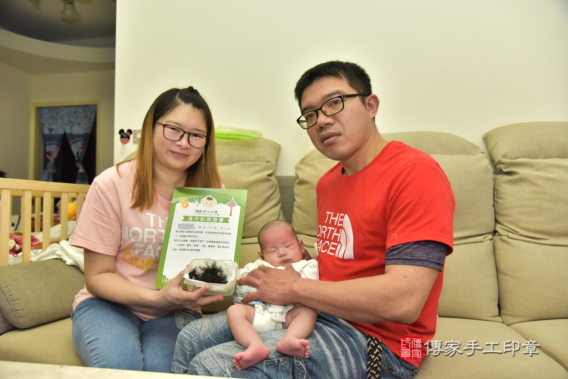 小展寶寶(新北淡水區到府嬰兒小展寶寶滿月剃頭理髮、到府嬰兒剃胎毛儀式吉祥話)。到府剃頭剃胎毛主持、專業拍照、證書。★購買「臍帶章、肚臍章、胎毛筆刷印章」贈送：剃頭、收涎、抓周，三選一。2025.1.3，照片16