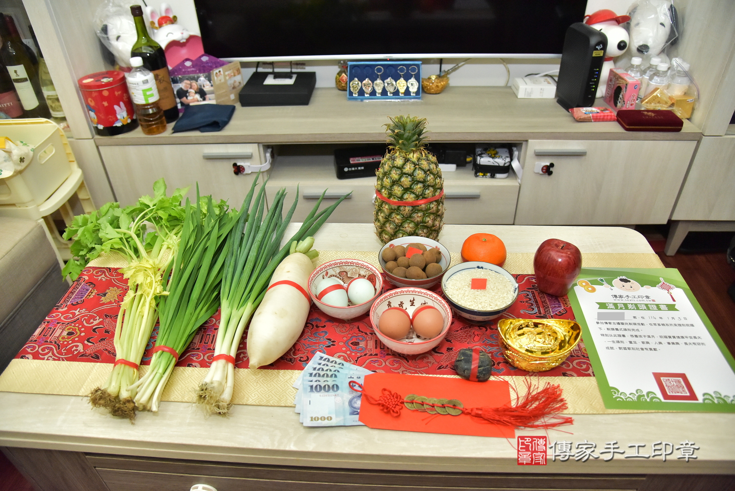 小展寶寶(新北淡水區到府嬰兒小展寶寶滿月剃頭理髮、到府嬰兒剃胎毛儀式吉祥話)。到府剃頭剃胎毛主持、專業拍照、證書。★購買「臍帶章、肚臍章、胎毛筆刷印章」贈送：剃頭、收涎、抓周，三選一。2025.1.3，照片2