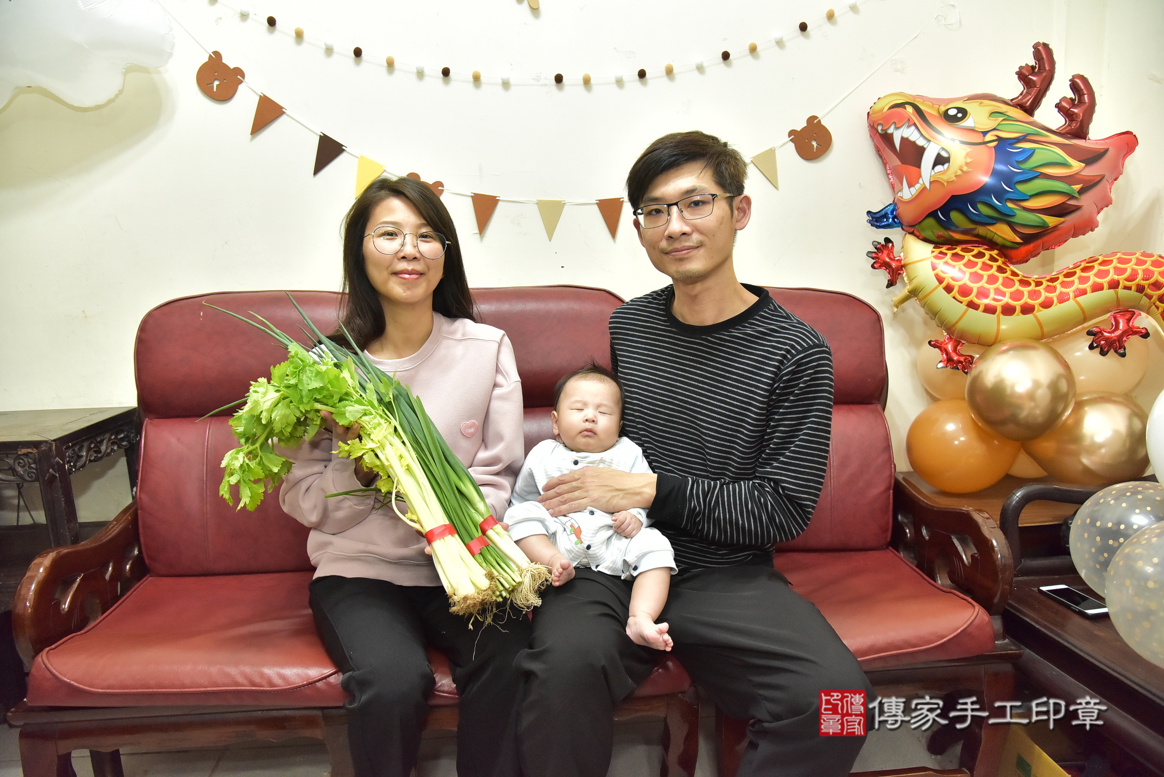 小星寶寶(新北市樹林區到府嬰兒小星寶寶滿月剃頭理髮、到府嬰兒剃胎毛儀式吉祥話)。到府剃頭剃胎毛主持、專業拍照、證書。★購買「臍帶章、肚臍章、胎毛筆刷印章」贈送：剃頭、收涎、抓周，三選一。2025.1.4，照片10