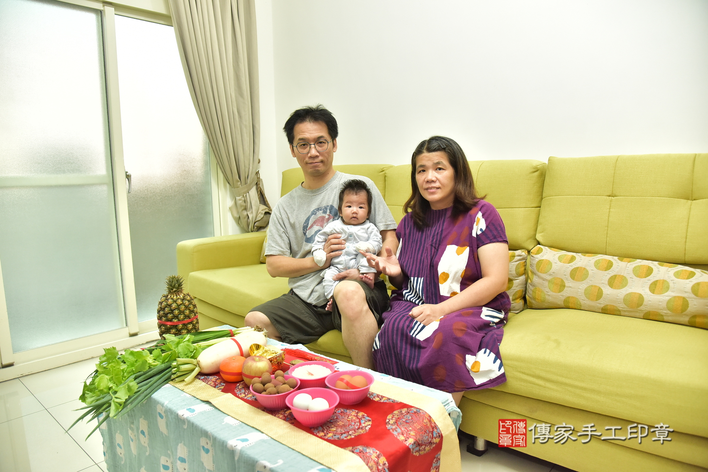 軒軒寶寶(新北市永和區到府嬰兒軒軒寶寶滿月剃頭理髮、到府嬰兒剃胎毛儀式吉祥話)。到府剃頭剃胎毛主持、專業拍照、證書。★購買「臍帶章、肚臍章、胎毛筆刷印章」贈送：剃頭、收涎、抓周，三選一。2025.1.4，照片1
