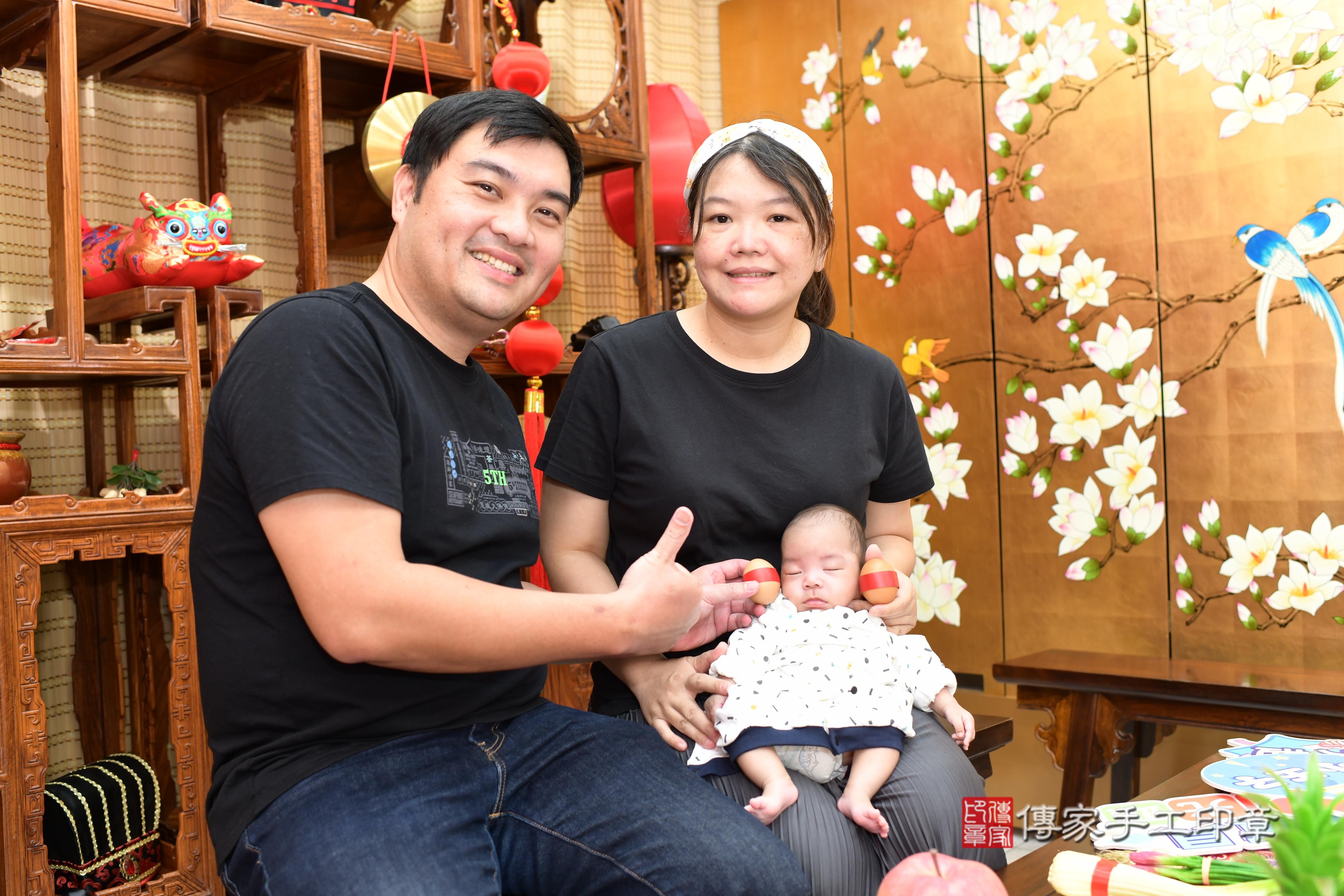 傳家手工印章台南店、抓周、度脺、中國風會場、傳家嬰兒古禮、吉祥話、抓周道具物品24種、拍照。抓周證書。寶寶抓周、滿周歲、生日快樂、祝福