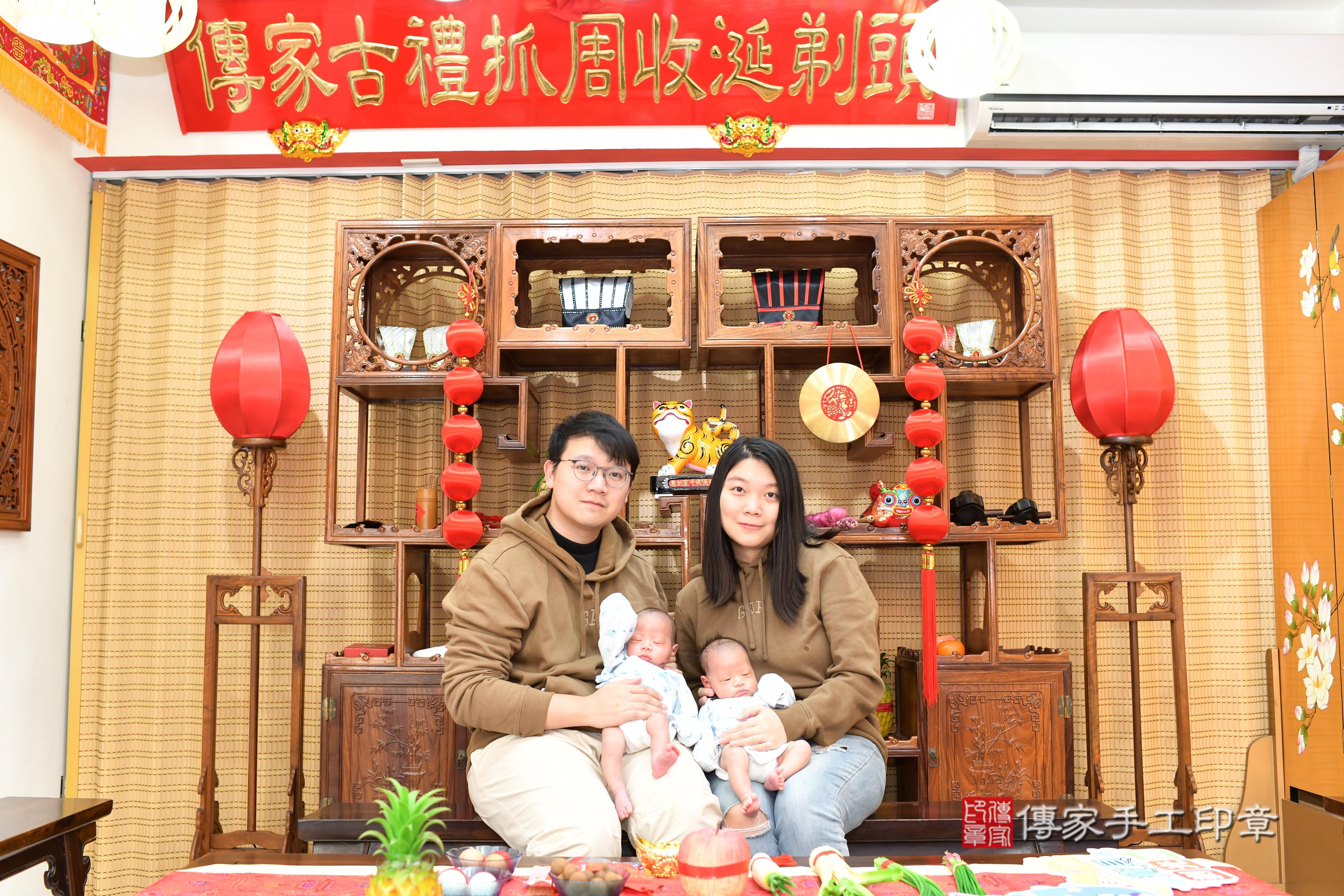 傳家手工印章台南店、抓周、度脺、中國風會場、傳家嬰兒古禮、吉祥話、抓周道具物品24種、拍照。抓周證書。寶寶抓周、滿周歲、生日快樂、祝福