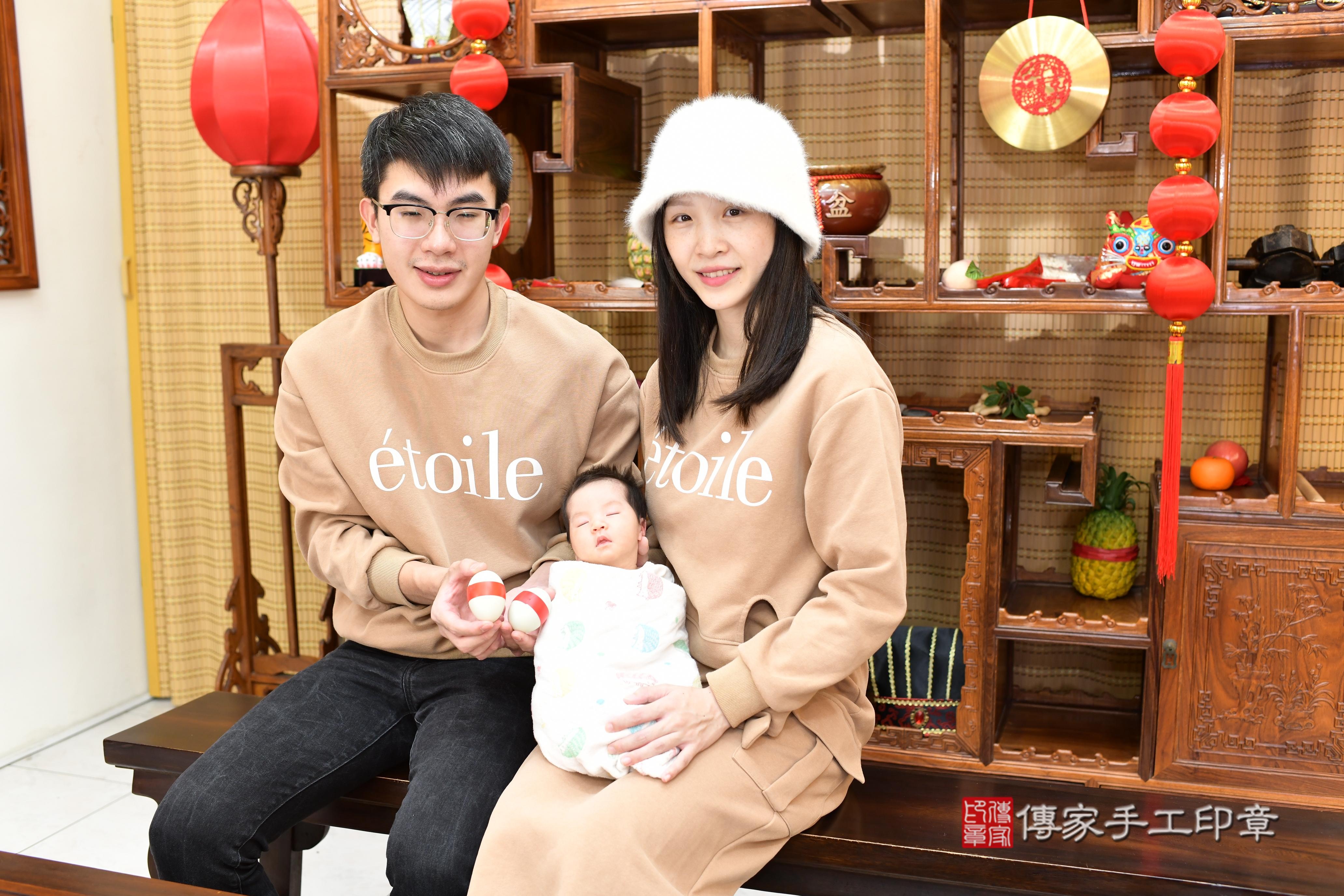 傳家手工印章台南店、抓周、度脺、中國風會場、傳家嬰兒古禮、吉祥話、抓周道具物品24種、拍照。抓周證書。寶寶抓周、滿周歲、生日快樂、祝福