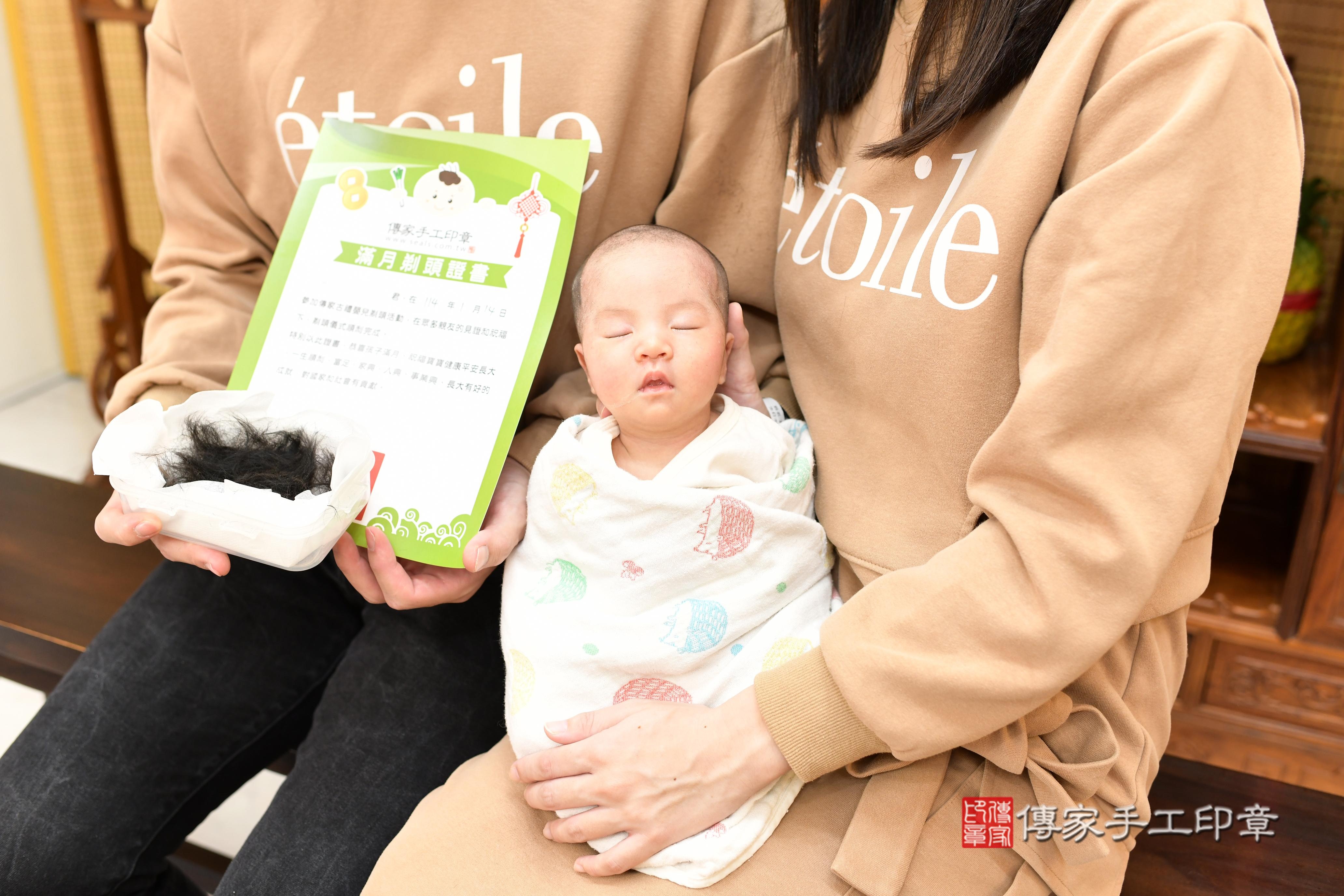 傳家手工印章台南店、抓周、度脺、中國風會場、傳家嬰兒古禮、吉祥話、抓周道具物品24種、拍照。抓周證書。寶寶抓周、滿周歲、生日快樂、祝福