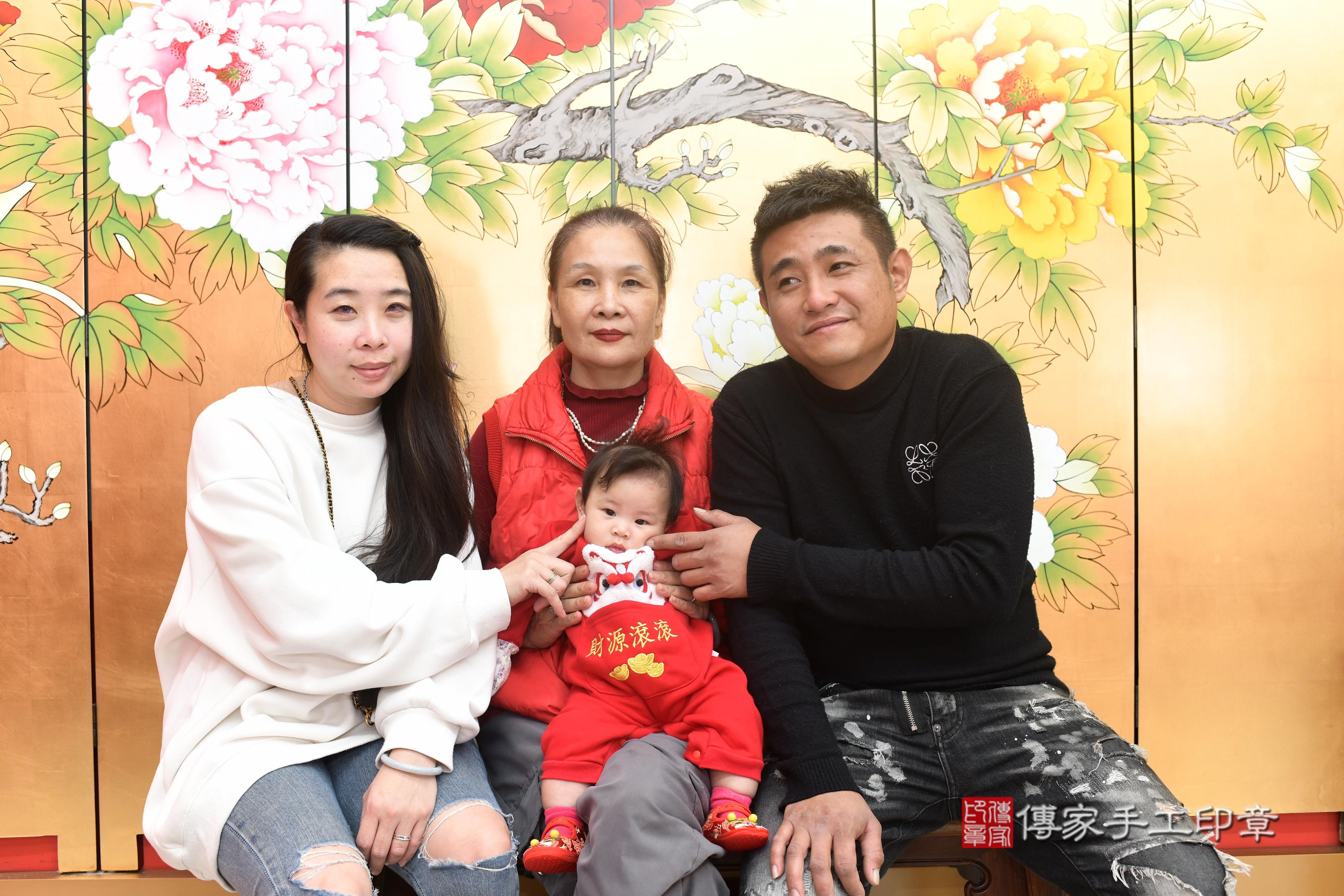 傳家手工印章高雄店、抓周、度脺、中國風會場、傳家嬰兒古禮、吉祥話、抓周道具物品24種、拍照。抓周證書。寶寶抓周、滿周歲、生日快樂、祝福