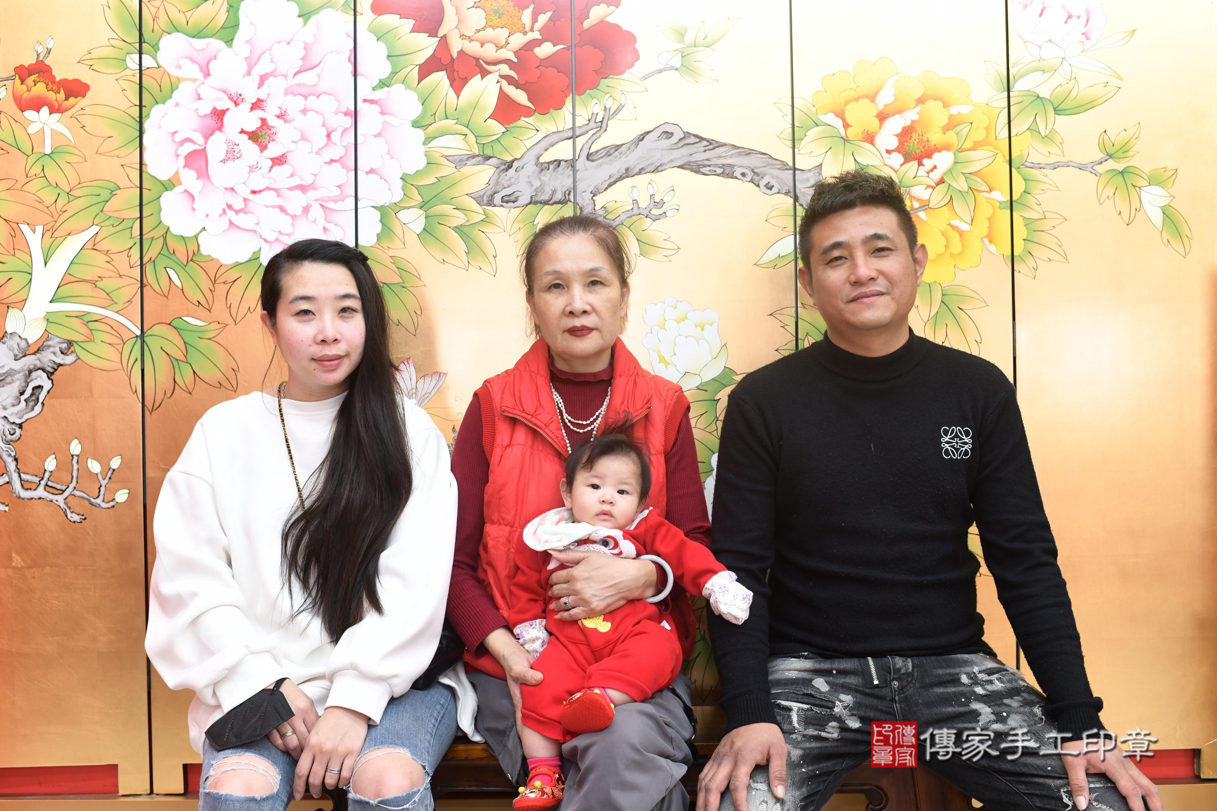 傳家手工印章高雄店、抓周、度脺、中國風會場、傳家嬰兒古禮、吉祥話、抓周道具物品24種、拍照。抓周證書。寶寶抓周、滿周歲、生日快樂、祝福