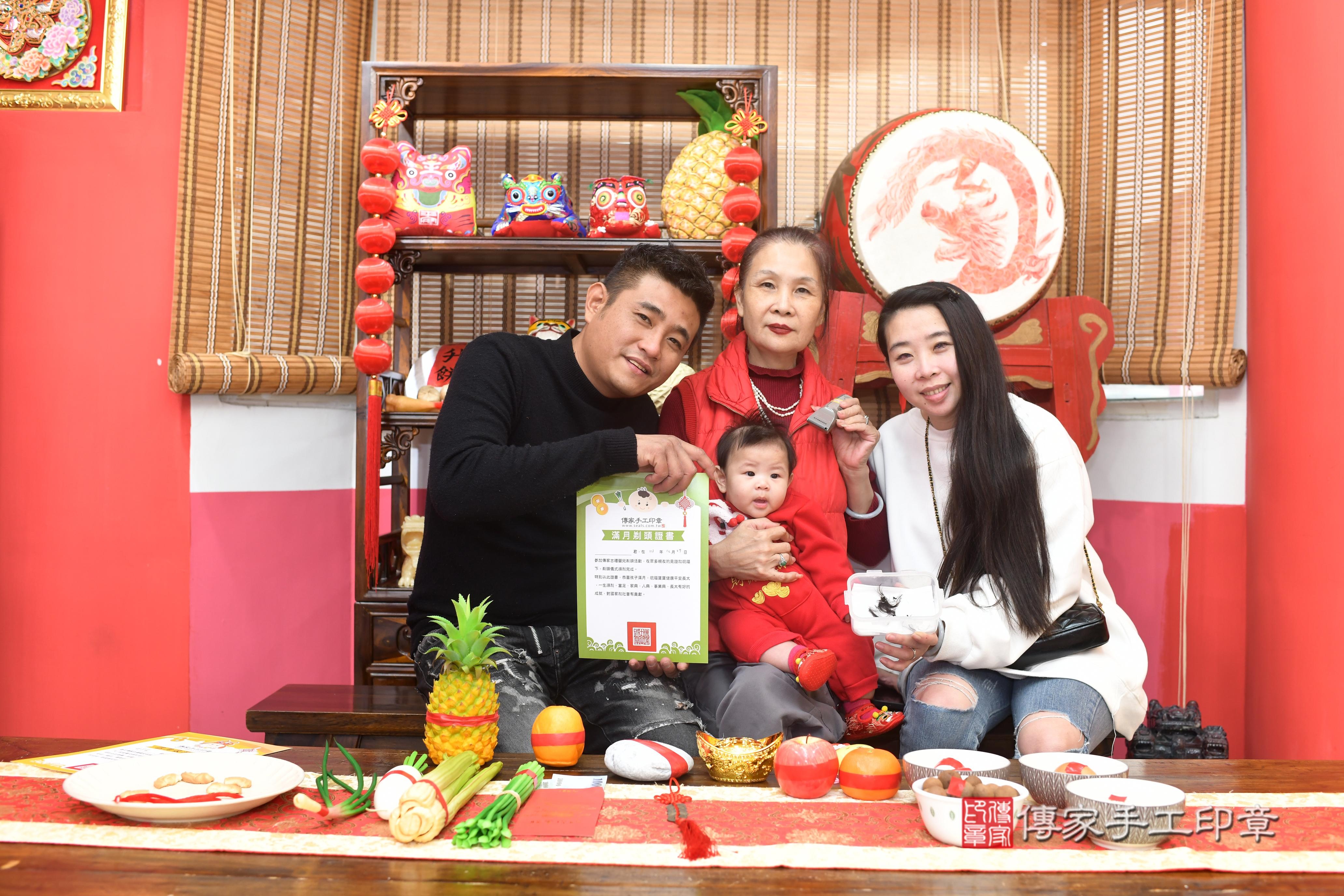 傳家手工印章高雄店、抓周、度脺、中國風會場、傳家嬰兒古禮、吉祥話、抓周道具物品24種、拍照。抓周證書。寶寶抓周、滿周歲、生日快樂、祝福