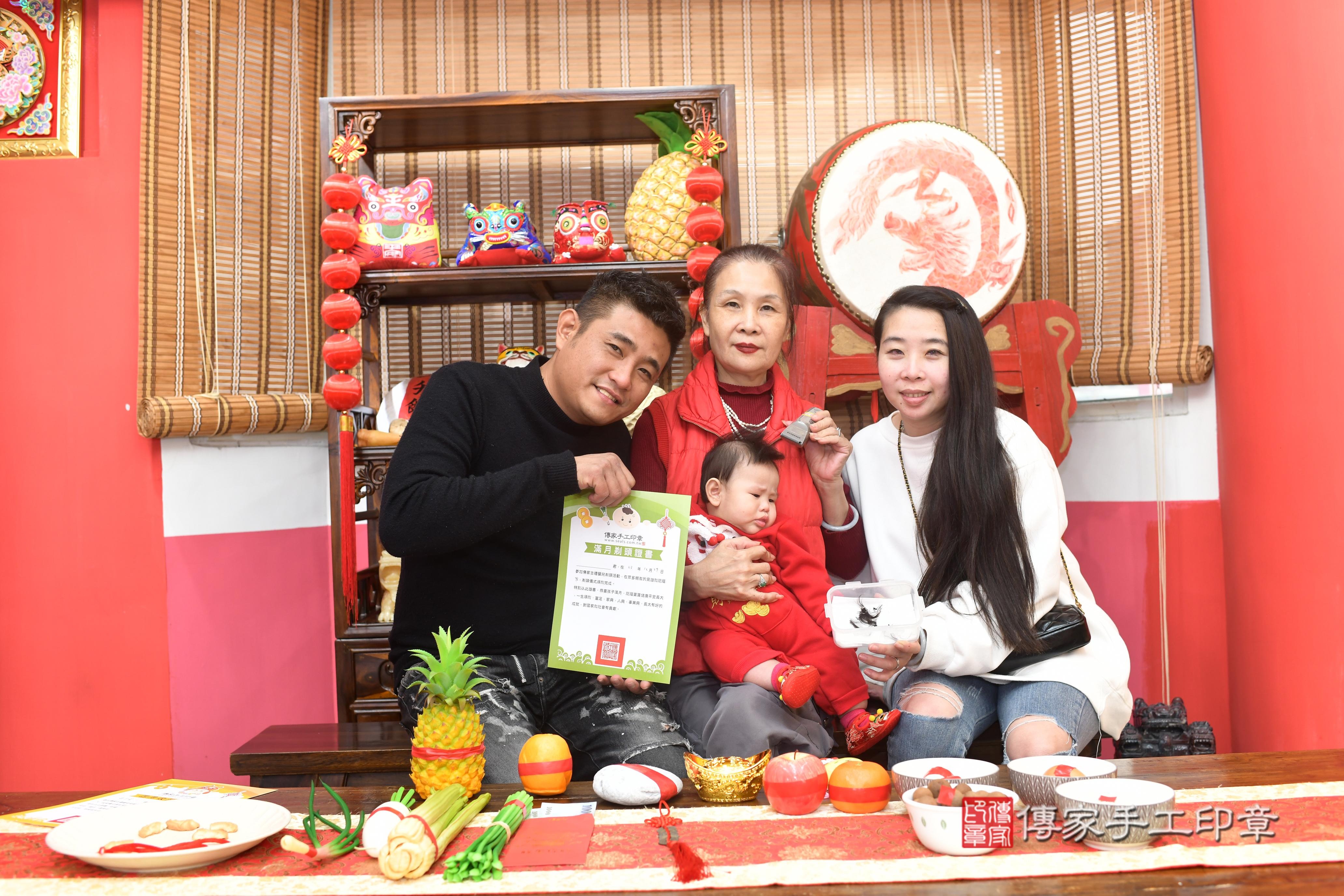 傳家手工印章高雄店、抓周、度脺、中國風會場、傳家嬰兒古禮、吉祥話、抓周道具物品24種、拍照。抓周證書。寶寶抓周、滿周歲、生日快樂、祝福
