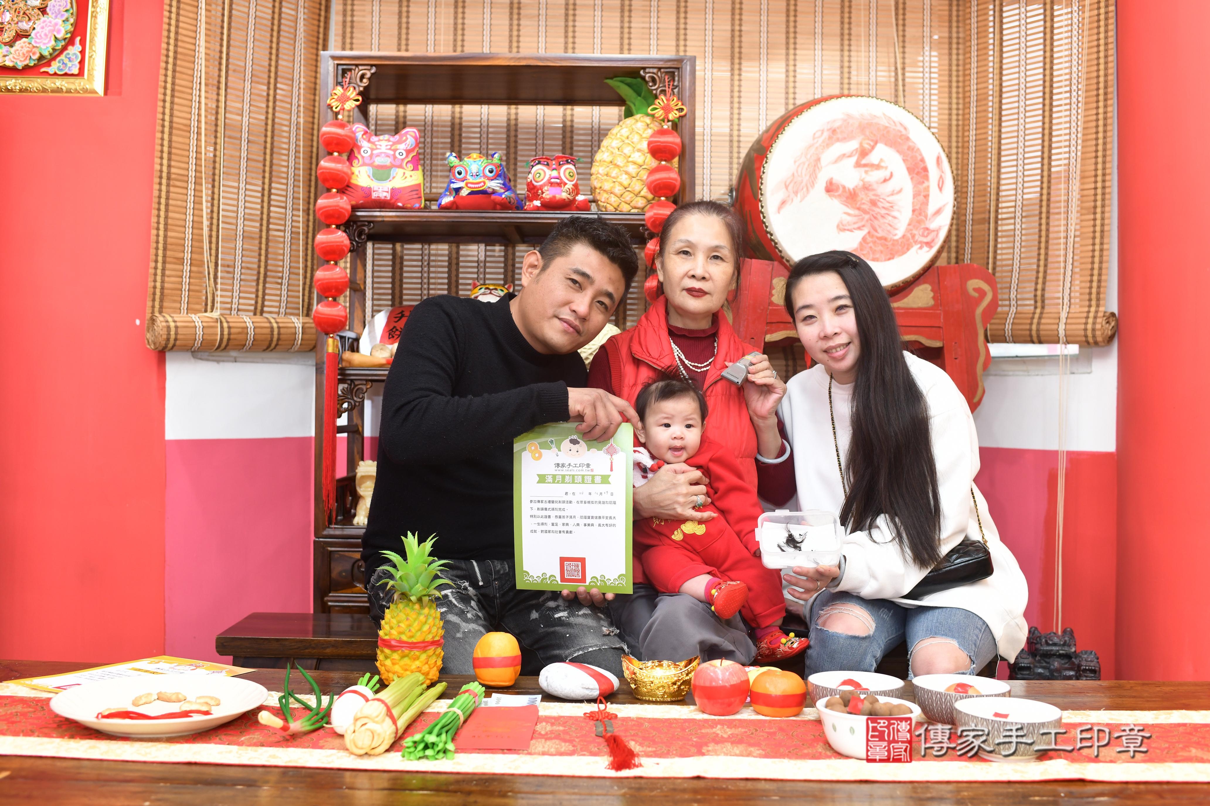 傳家手工印章高雄店、抓周、度脺、中國風會場、傳家嬰兒古禮、吉祥話、抓周道具物品24種、拍照。抓周證書。寶寶抓周、滿周歲、生日快樂、祝福