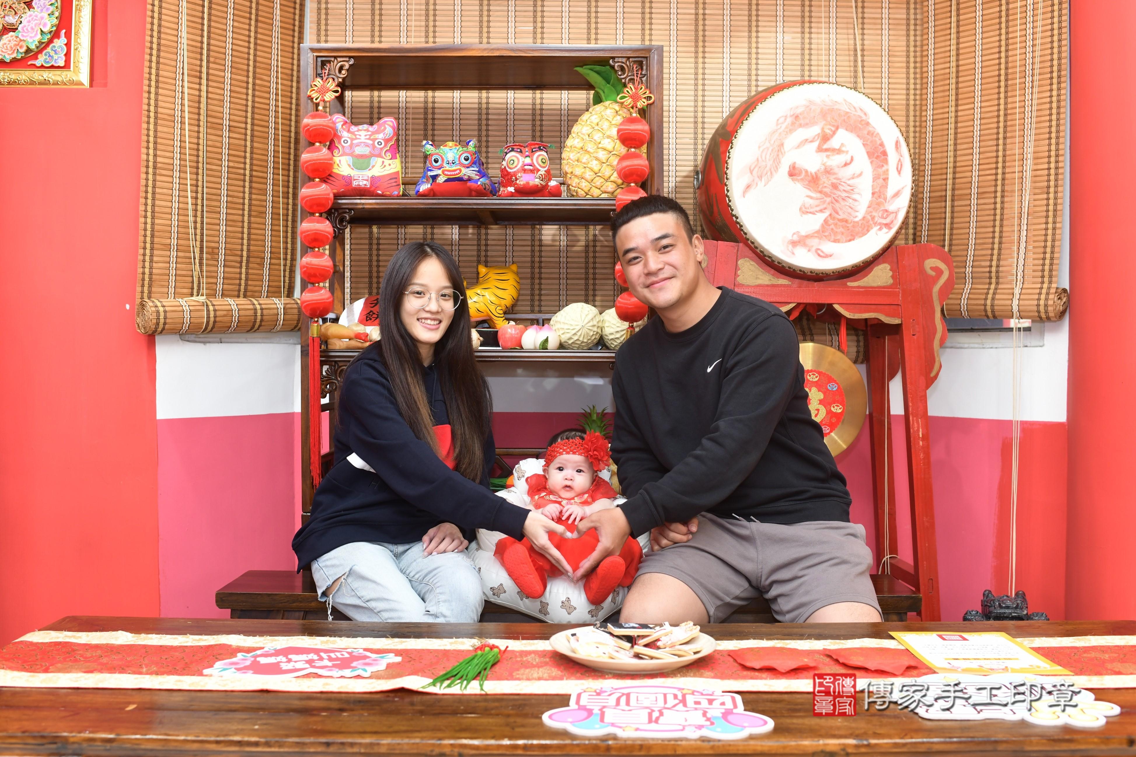 傳家手工印章高雄店、抓周、度脺、中國風會場、傳家嬰兒古禮、吉祥話、抓周道具物品24種、拍照。抓周證書。寶寶抓周、滿周歲、生日快樂、祝福