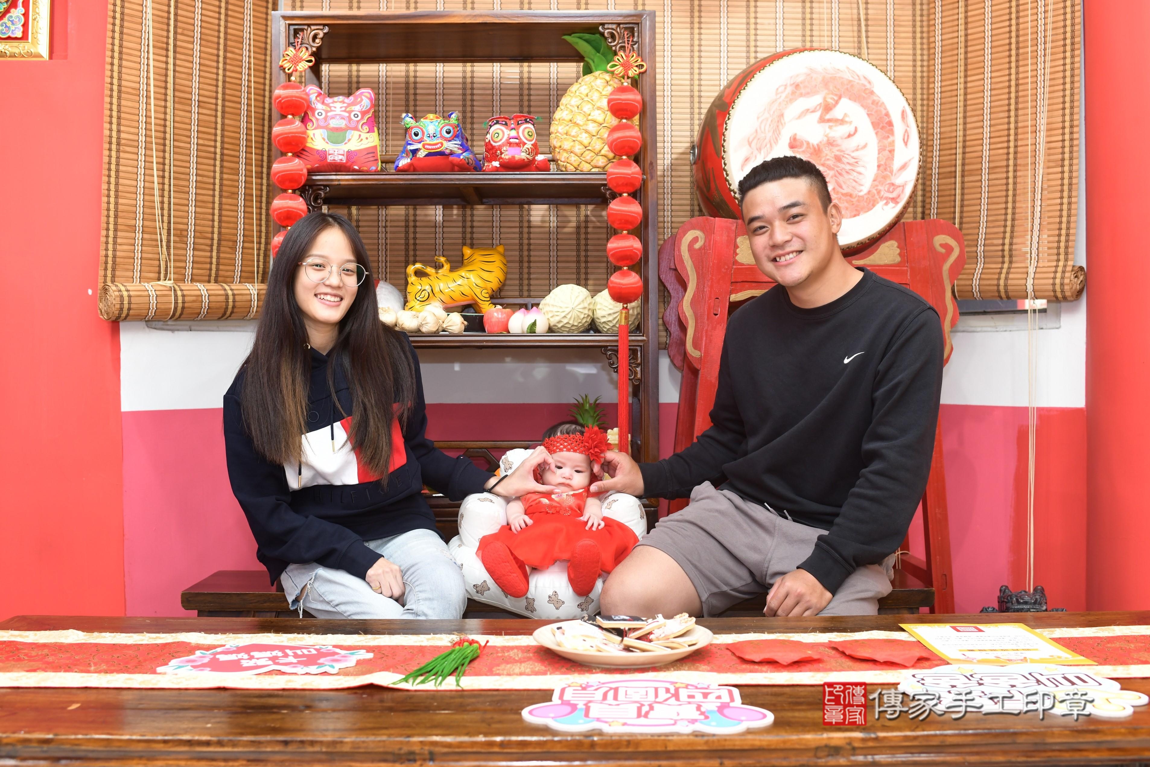 傳家手工印章高雄店、抓周、度脺、中國風會場、傳家嬰兒古禮、吉祥話、抓周道具物品24種、拍照。抓周證書。寶寶抓周、滿周歲、生日快樂、祝福