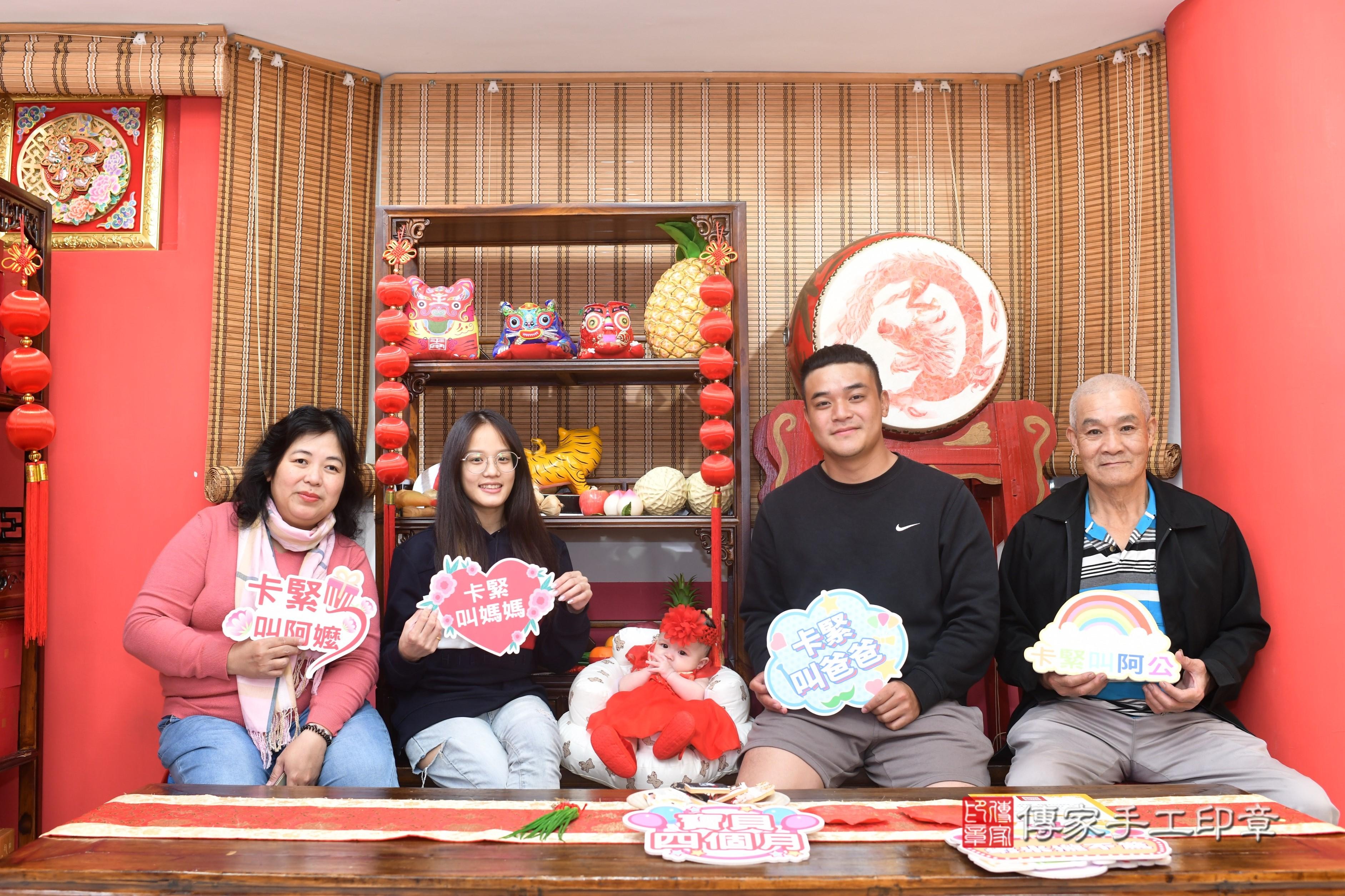 傳家手工印章高雄店、抓周、度脺、中國風會場、傳家嬰兒古禮、吉祥話、抓周道具物品24種、拍照。抓周證書。寶寶抓周、滿周歲、生日快樂、祝福