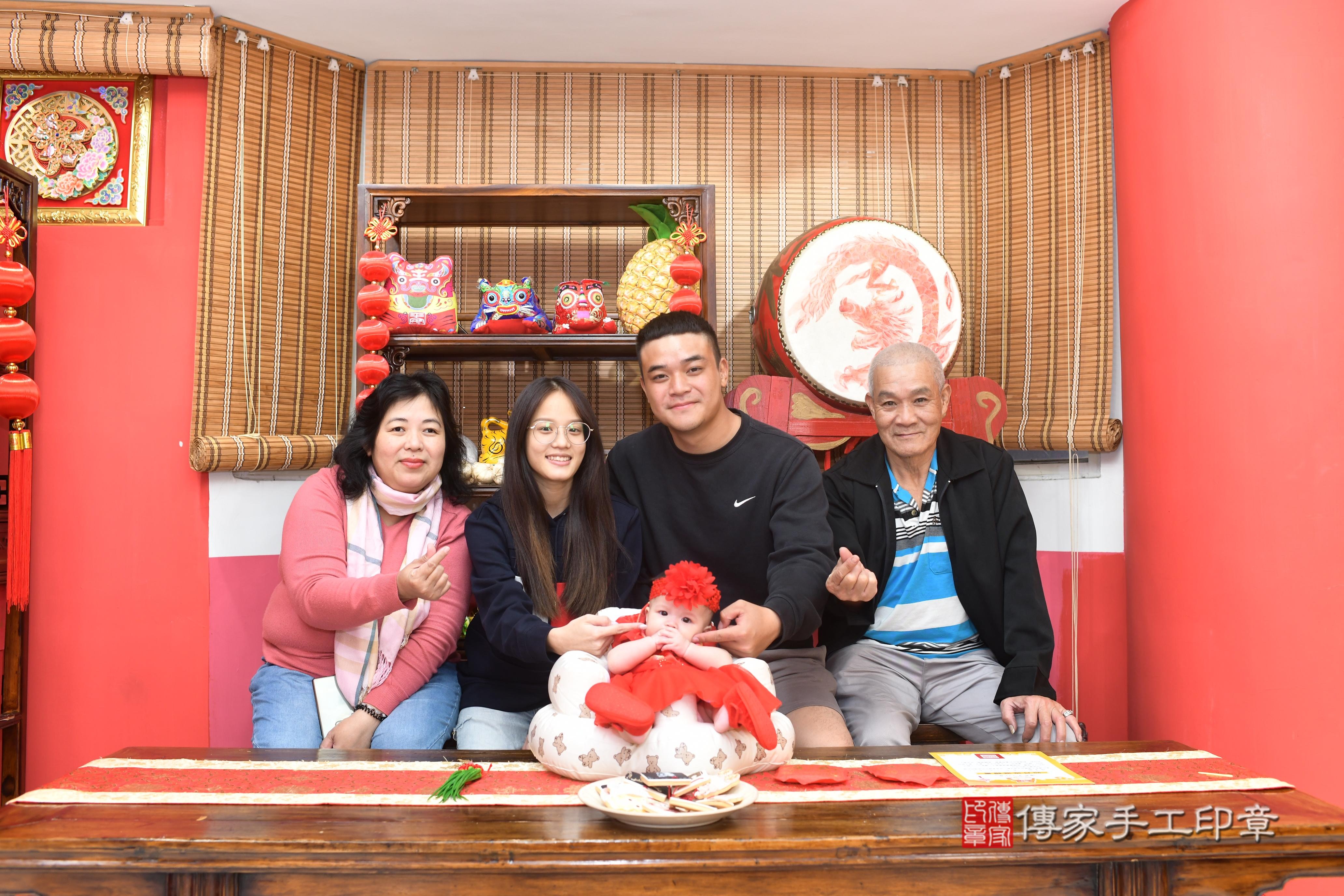 傳家手工印章高雄店、抓周、度脺、中國風會場、傳家嬰兒古禮、吉祥話、抓周道具物品24種、拍照。抓周證書。寶寶抓周、滿周歲、生日快樂、祝福