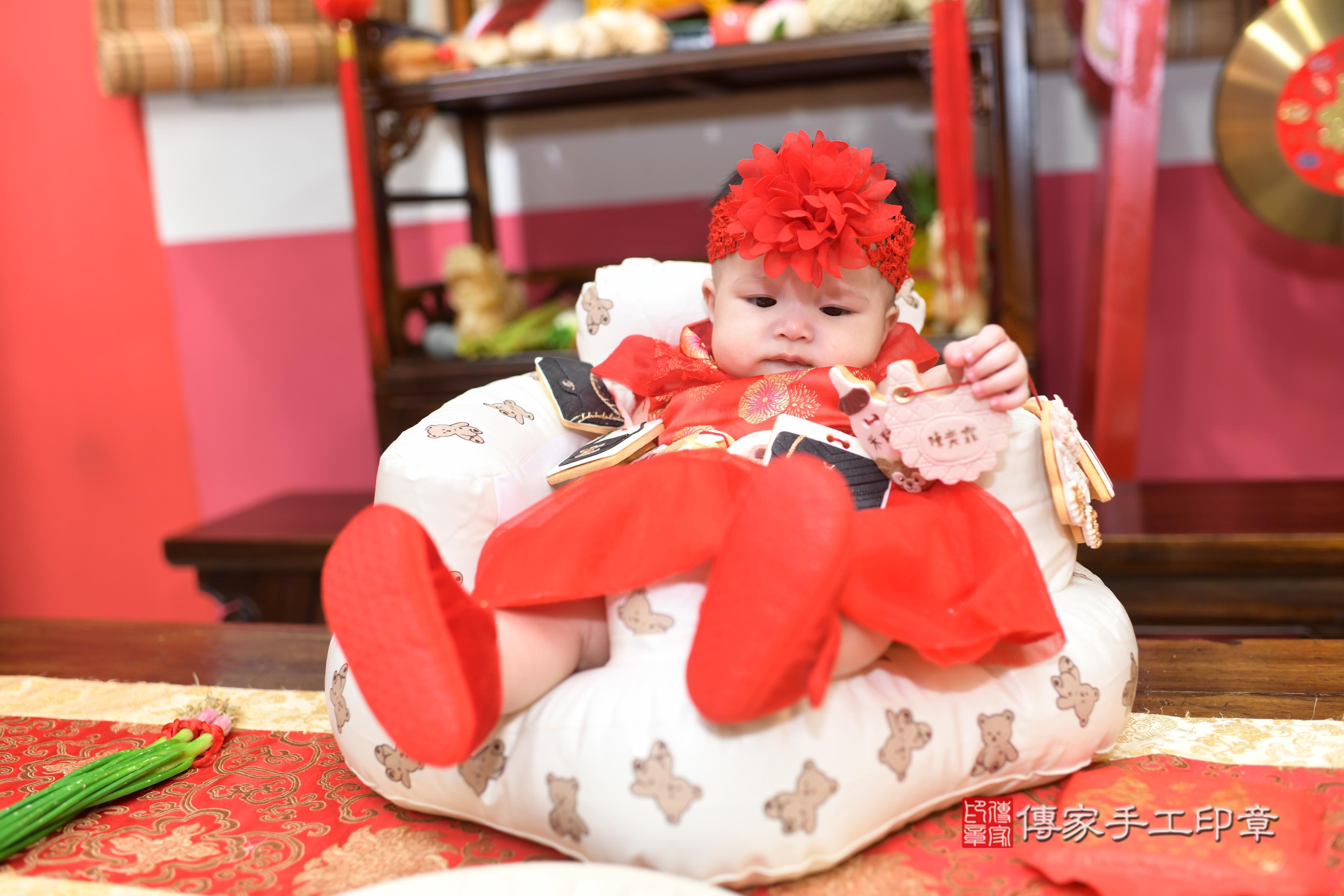 傳家手工印章高雄店、抓周、度脺、中國風會場、傳家嬰兒古禮、吉祥話、抓周道具物品24種、拍照。抓周證書。寶寶抓周、滿周歲、生日快樂、祝福