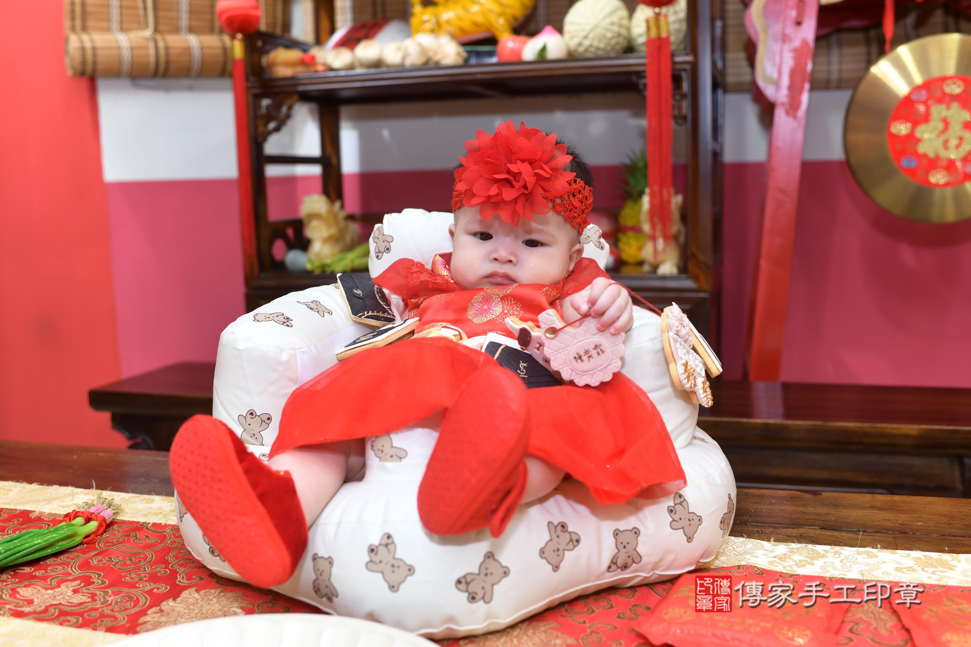 傳家手工印章高雄店、抓周、度脺、中國風會場、傳家嬰兒古禮、吉祥話、抓周道具物品24種、拍照。抓周證書。寶寶抓周、滿周歲、生日快樂、祝福