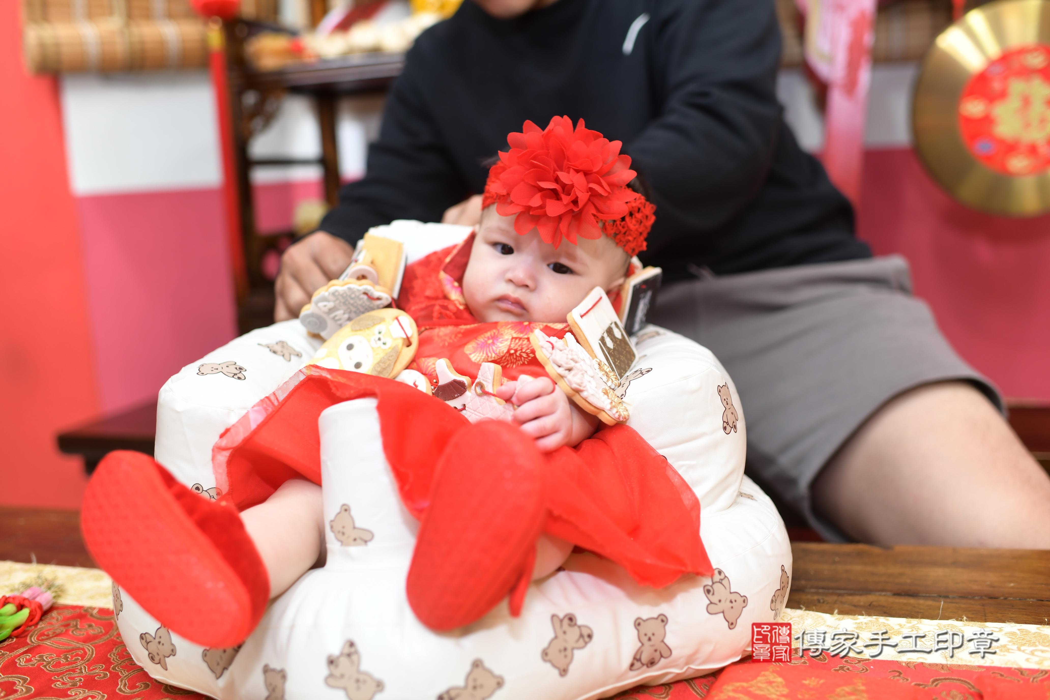 傳家手工印章高雄店、抓周、度脺、中國風會場、傳家嬰兒古禮、吉祥話、抓周道具物品24種、拍照。抓周證書。寶寶抓周、滿周歲、生日快樂、祝福