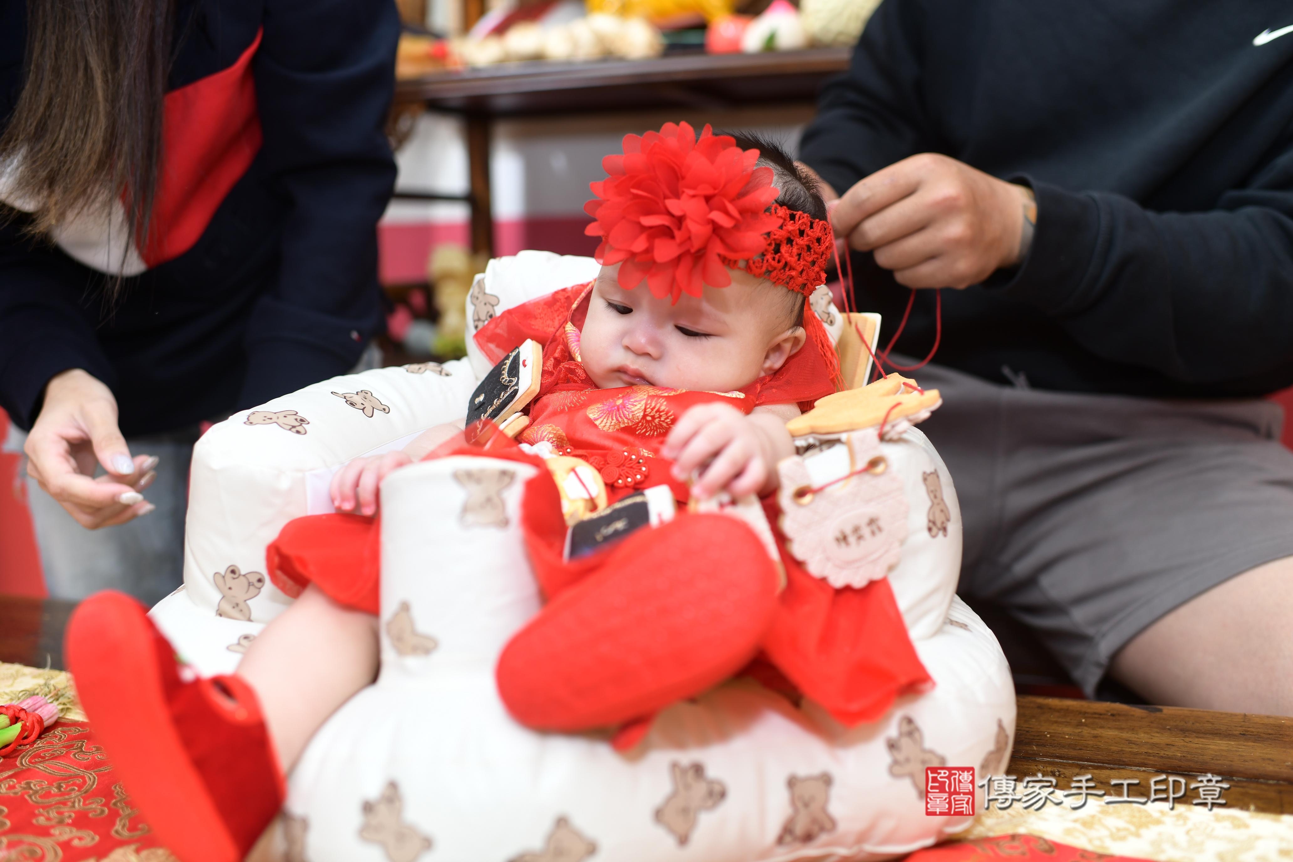 傳家手工印章高雄店、抓周、度脺、中國風會場、傳家嬰兒古禮、吉祥話、抓周道具物品24種、拍照。抓周證書。寶寶抓周、滿周歲、生日快樂、祝福