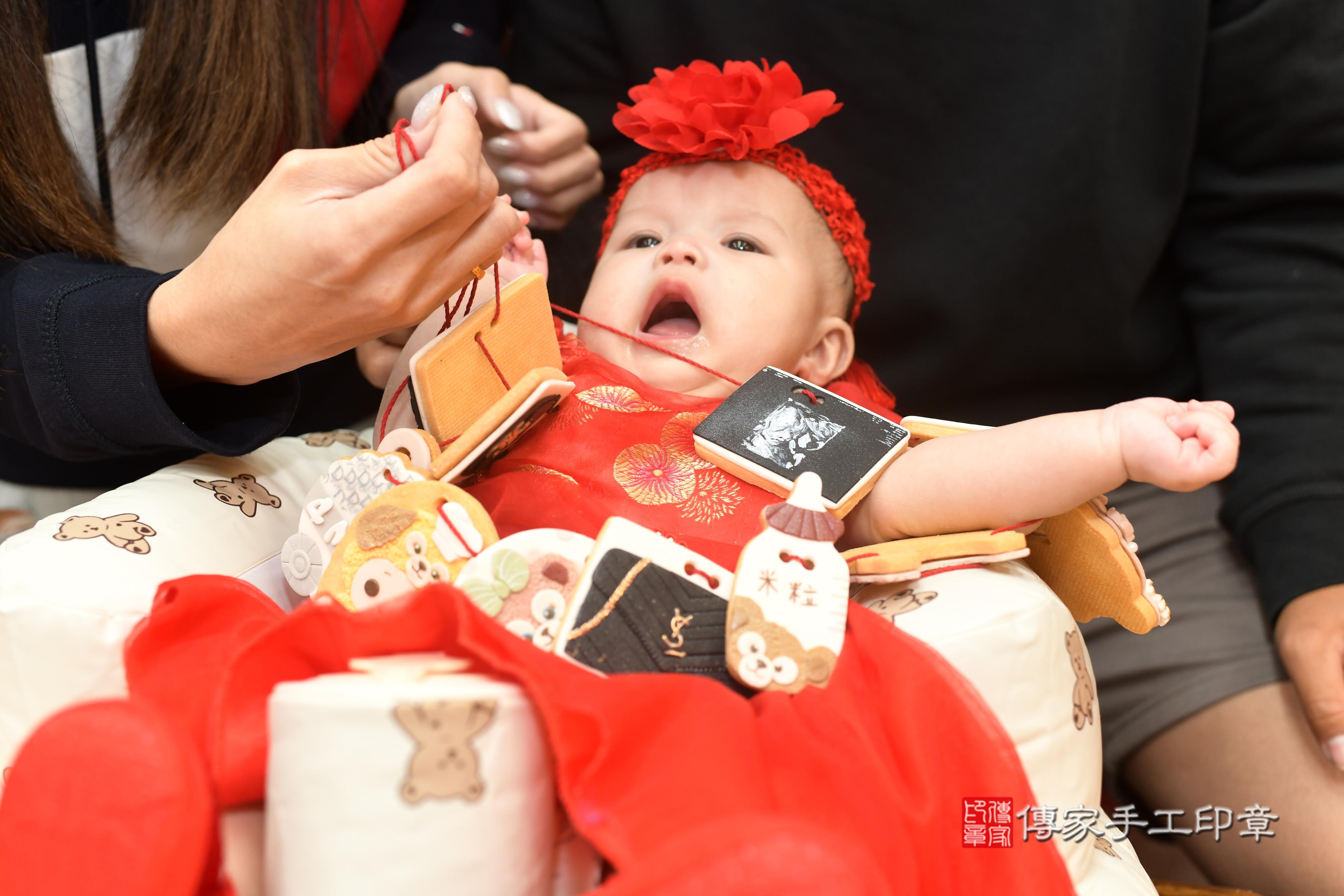 傳家手工印章高雄店、抓周、度脺、中國風會場、傳家嬰兒古禮、吉祥話、抓周道具物品24種、拍照。抓周證書。寶寶抓周、滿周歲、生日快樂、祝福