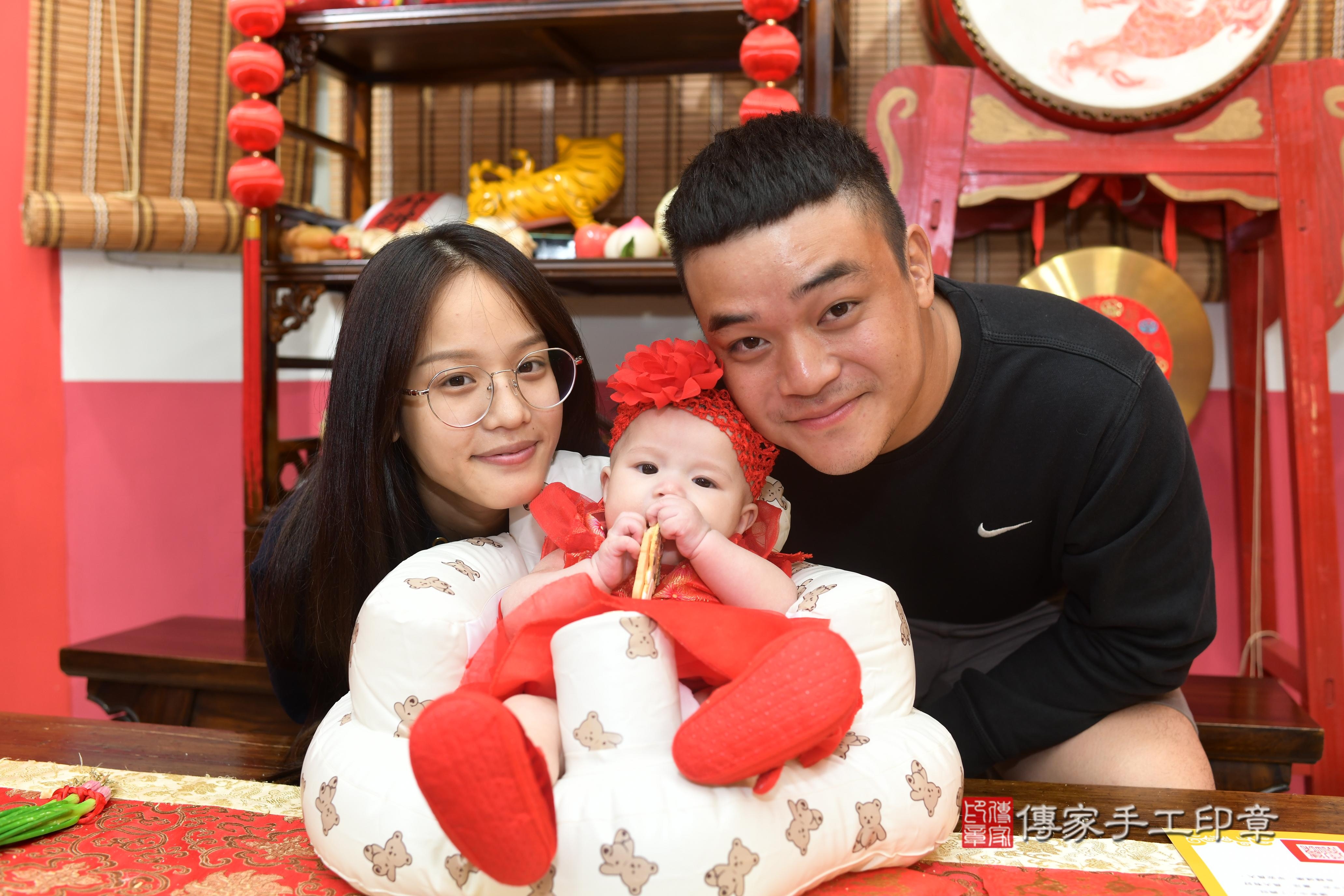 傳家手工印章高雄店、抓周、度脺、中國風會場、傳家嬰兒古禮、吉祥話、抓周道具物品24種、拍照。抓周證書。寶寶抓周、滿周歲、生日快樂、祝福