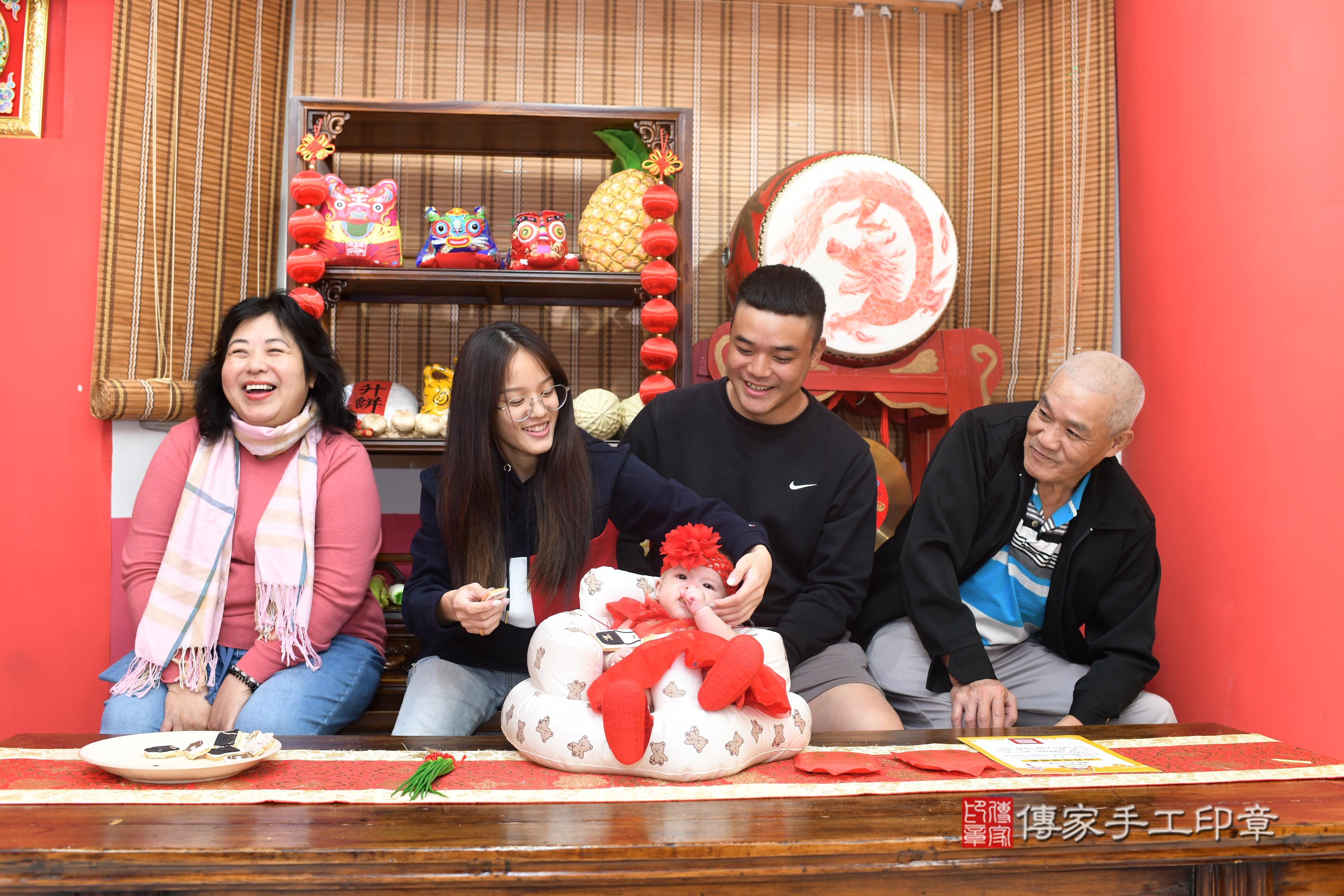 傳家手工印章高雄店、抓周、度脺、中國風會場、傳家嬰兒古禮、吉祥話、抓周道具物品24種、拍照。抓周證書。寶寶抓周、滿周歲、生日快樂、祝福