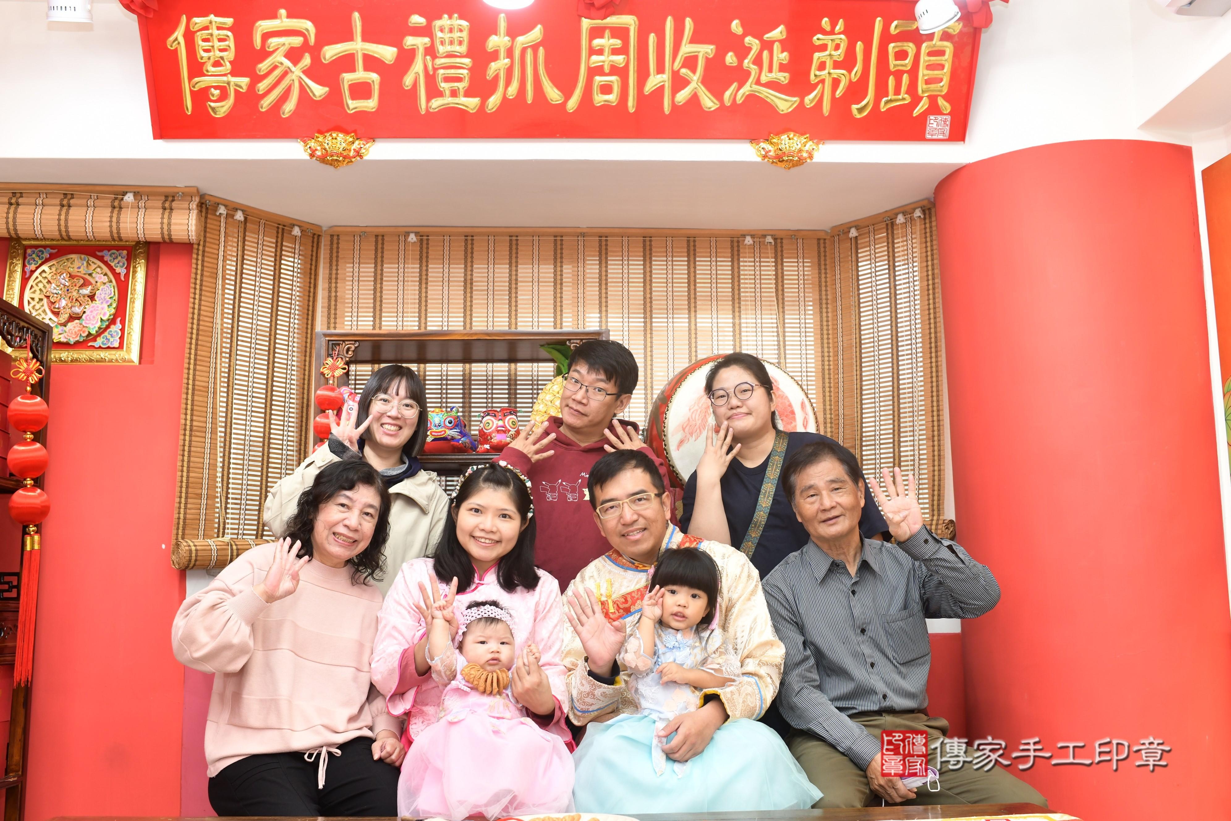 傳家手工印章高雄店、抓周、度脺、中國風會場、傳家嬰兒古禮、吉祥話、抓周道具物品24種、拍照。抓周證書。寶寶抓周、滿周歲、生日快樂、祝福