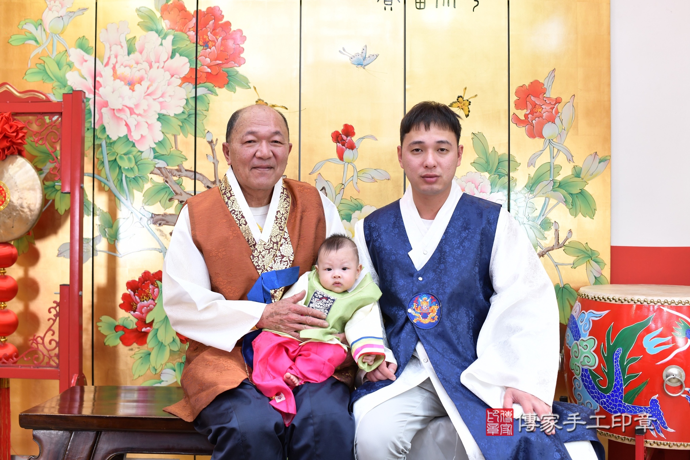 新北市永和區小植寶寶收涎推薦：傳家新北店收涎中國風會場，嬰兒古禮收涎收口水流程儀式、收涎吉祥話、收涎餅乾、收涎拍照。收涎證書。2024.12.29，照片15