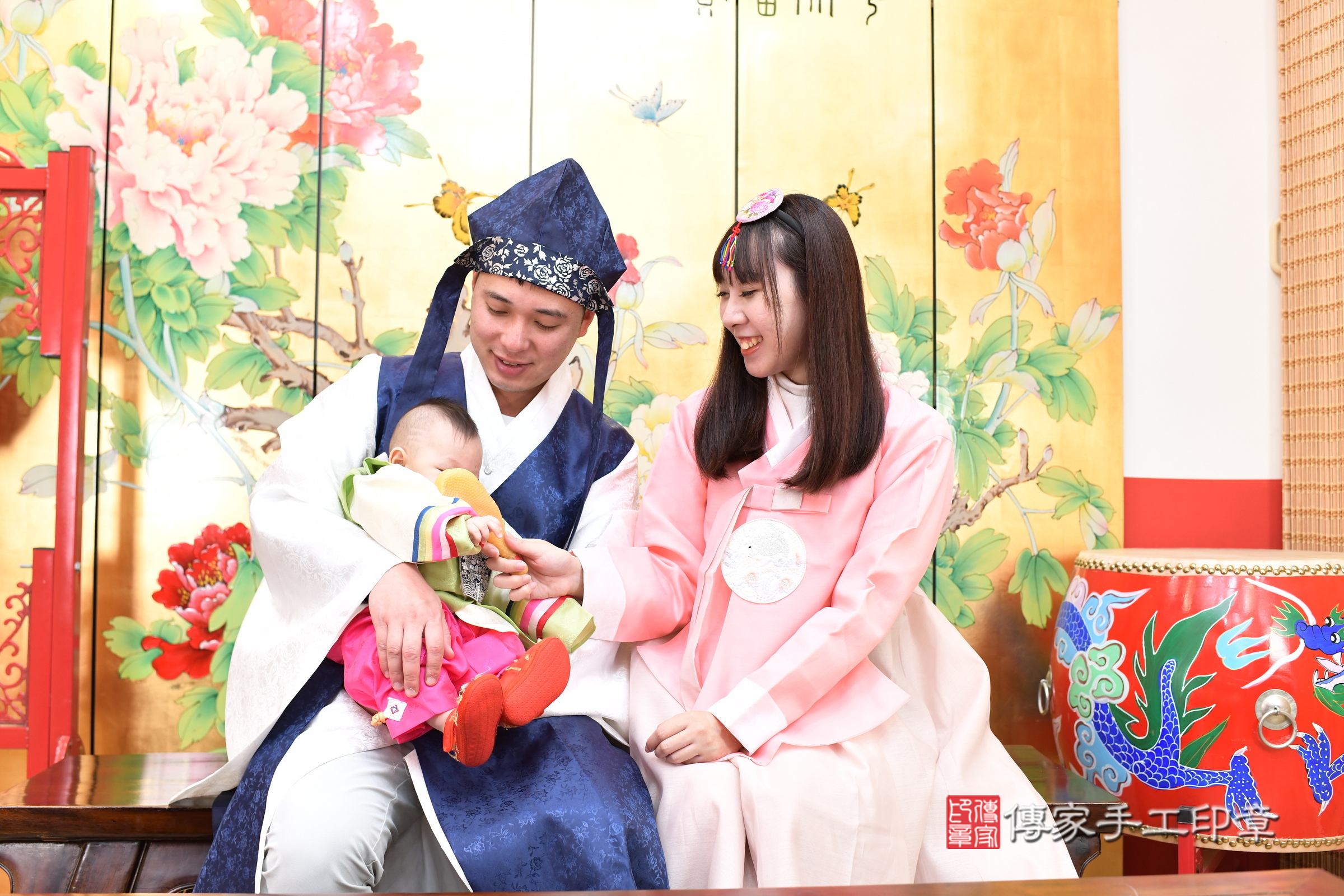 新北市永和區小植寶寶收涎推薦：傳家新北店收涎中國風會場，嬰兒古禮收涎收口水流程儀式、收涎吉祥話、收涎餅乾、收涎拍照。收涎證書。2024.12.29，照片8