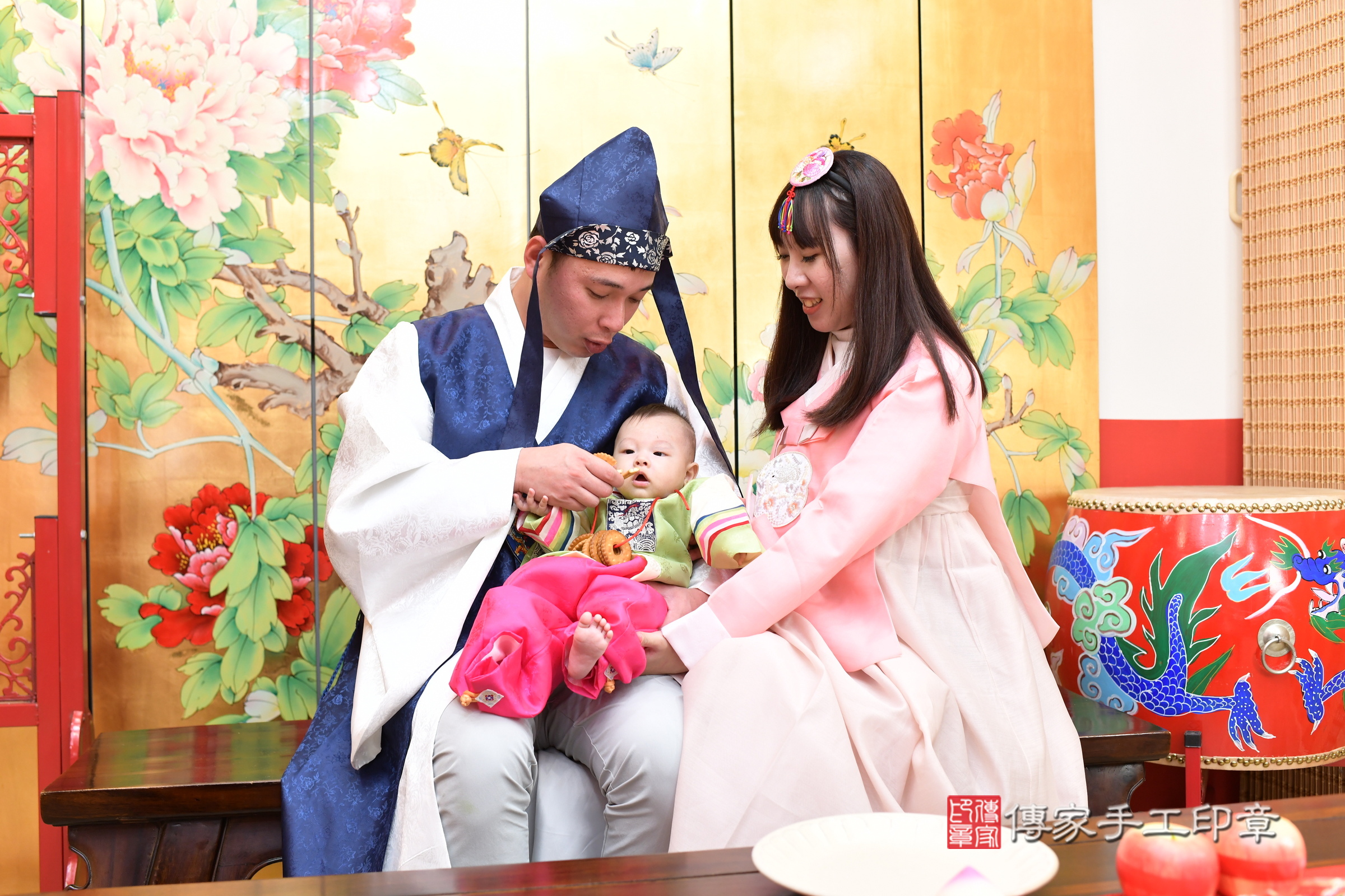 新北市永和區小植寶寶收涎推薦：傳家新北店收涎中國風會場，嬰兒古禮收涎收口水流程儀式、收涎吉祥話、收涎餅乾、收涎拍照。收涎證書。2024.12.29，照片11