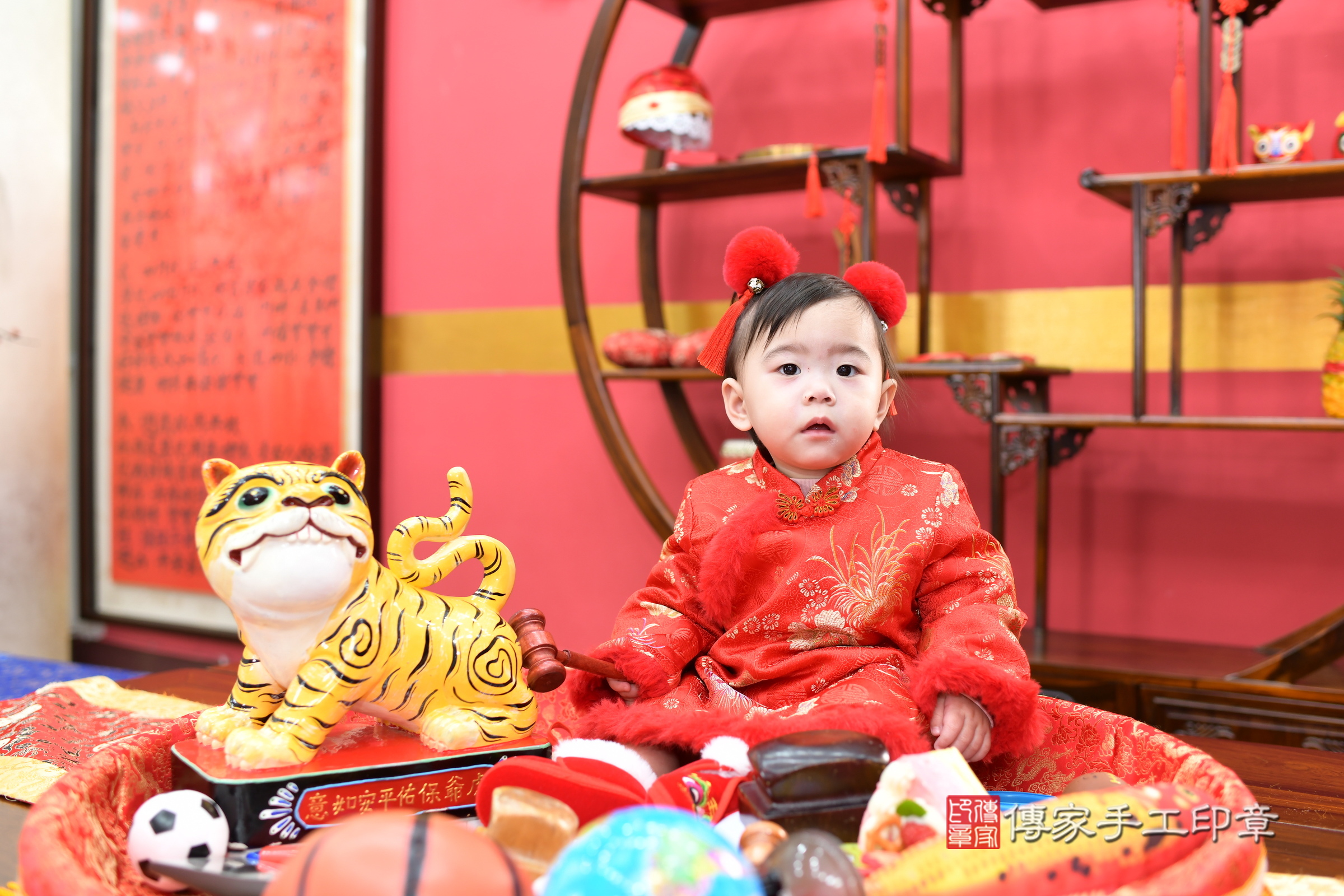 新北市永和區錡錡寶寶抓周推薦:傳家新北店抓周度脺中國風會場,嬰兒古禮抓周流程儀式吉祥話、抓周道具物品24種、拍照。抓周證書。2024.12.7,照片7 新北市永和區錡錡寶寶抓周推薦:傳家新北店抓周度脺中國風會場,嬰兒古禮抓周流程儀式吉祥話、抓周道具物品24種、拍照。抓周證書。2024.12.7,照片7