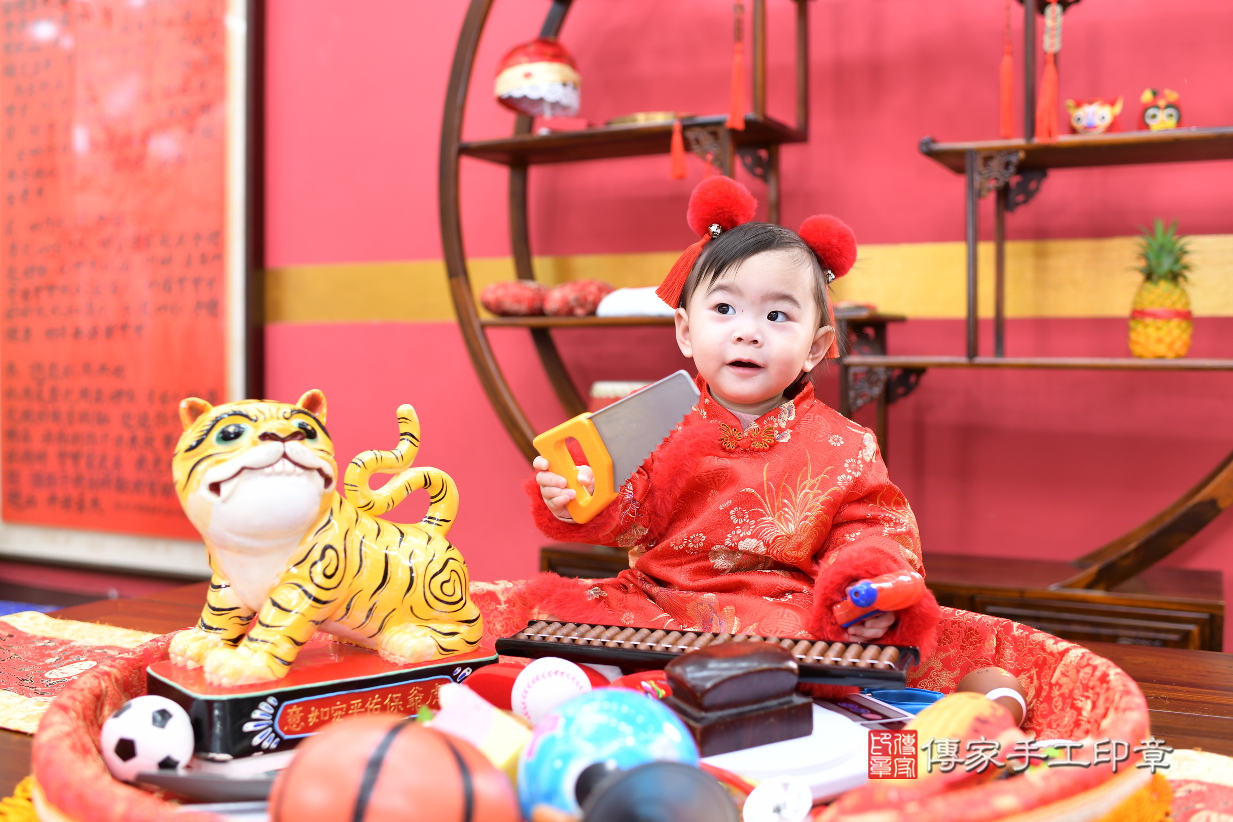 新北市永和區錡錡寶寶抓周推薦:傳家新北店抓周度脺中國風會場,嬰兒古禮抓周流程儀式吉祥話、抓周道具物品24種、拍照。抓周證書。2024.12.7,照片8 新北市永和區錡錡寶寶抓周推薦:傳家新北店抓周度脺中國風會場,嬰兒古禮抓周流程儀式吉祥話、抓周道具物品24種、拍照。抓周證書。2024.12.7,照片8