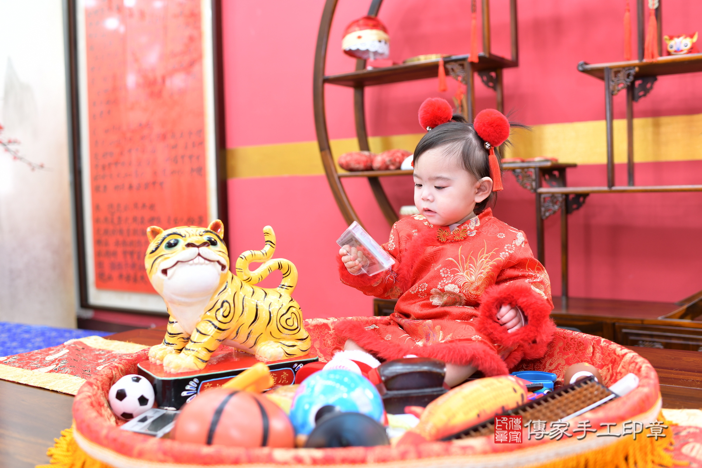 新北市永和區錡錡寶寶抓周推薦:傳家新北店抓周度脺中國風會場,嬰兒古禮抓周流程儀式吉祥話、抓周道具物品24種、拍照。抓周證書。2024.12.7,照片9 新北市永和區錡錡寶寶抓周推薦:傳家新北店抓周度脺中國風會場,嬰兒古禮抓周流程儀式吉祥話、抓周道具物品24種、拍照。抓周證書。2024.12.7,照片9