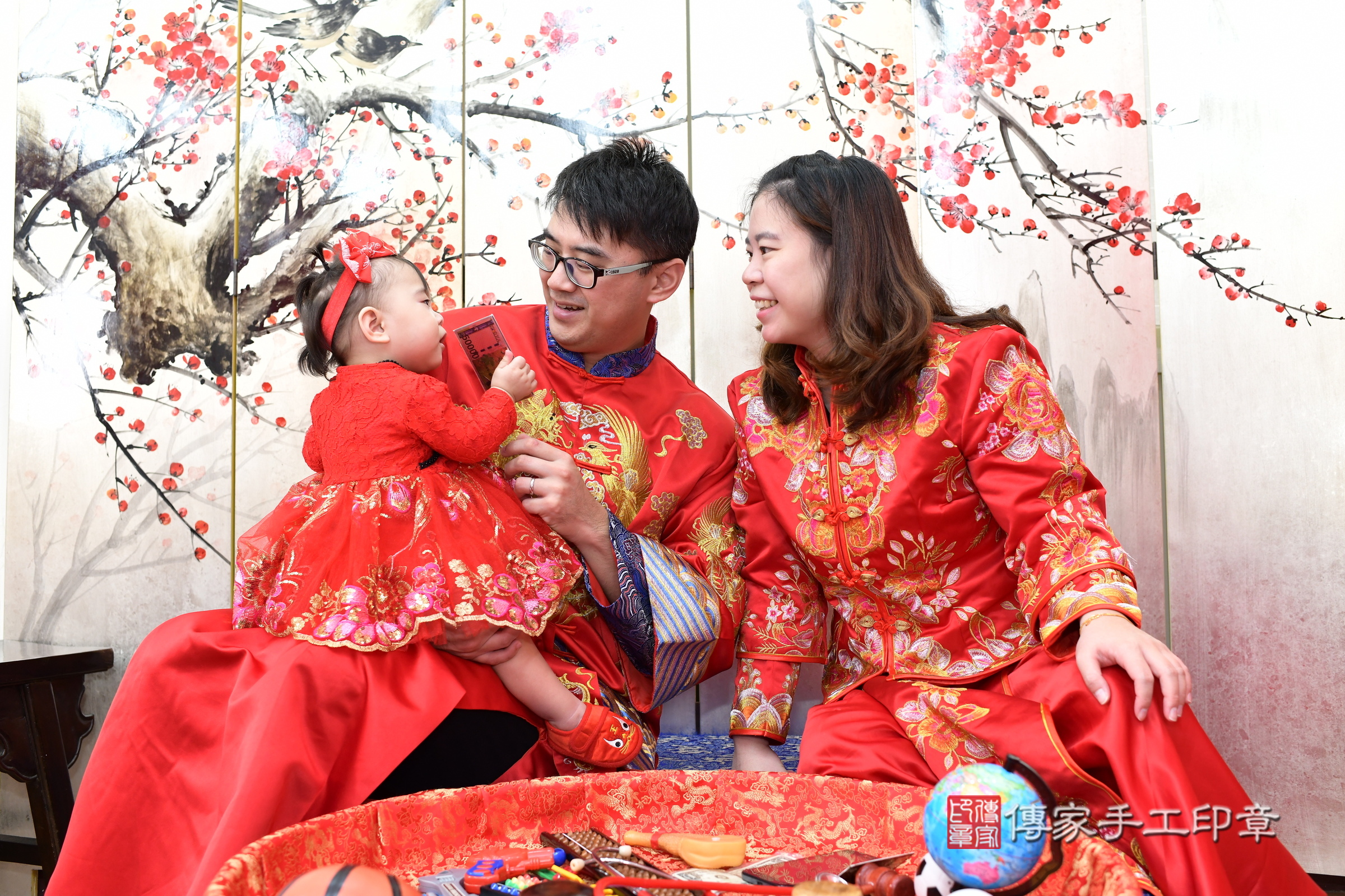 新北市永和區錡錡寶寶抓周推薦:傳家新北店抓周度脺中國風會場,嬰兒古禮抓周流程儀式吉祥話、抓周道具物品24種、拍照。抓周證書。2024.12.7,照片6 新北市永和區錡錡寶寶抓周推薦:傳家新北店抓周度脺中國風會場,嬰兒古禮抓周流程儀式吉祥話、抓周道具物品24種、拍照。抓周證書。2024.12.7,照片6