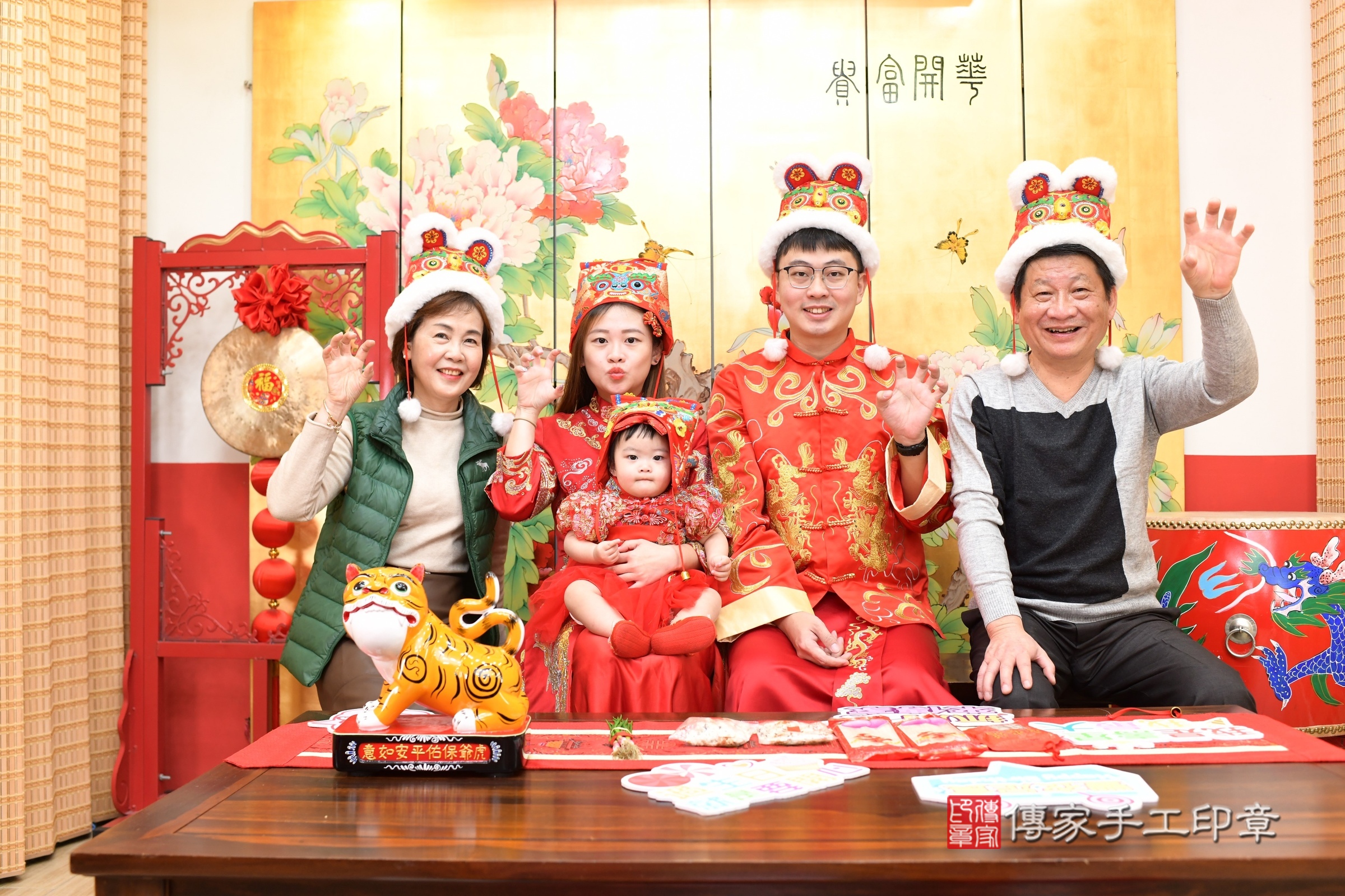 新北市永和區靚靚寶寶抓周推薦:傳家新北店抓周度脺中國風會場,嬰兒古禮抓周流程儀式吉祥話、抓周道具物品24種、拍照。抓周證書。2025.1.5,照片4 新北市永和區靚靚寶寶抓周推薦:傳家新北店抓周度脺中國風會場,嬰兒古禮抓周流程儀式吉祥話、抓周道具物品24種、拍照。抓周證書。2025.1.5,照片4