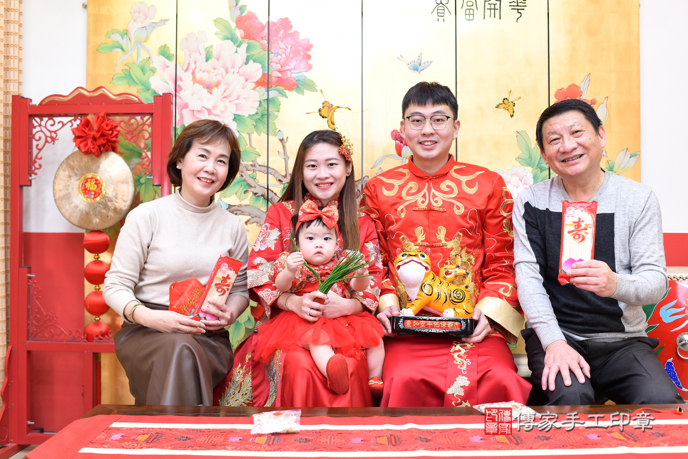 新北市永和區靚靚寶寶抓周推薦:傳家新北店抓周度脺中國風會場,嬰兒古禮抓周流程儀式吉祥話、抓周道具物品24種、拍照。抓周證書。2025.1.5,照片15 新北市永和區靚靚寶寶抓周推薦:傳家新北店抓周度脺中國風會場,嬰兒古禮抓周流程儀式吉祥話、抓周道具物品24種、拍照。抓周證書。2025.1.5,照片15