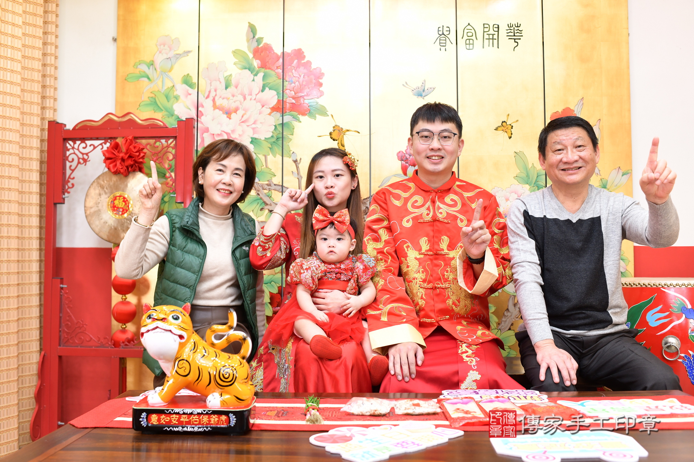 新北市永和區靚靚寶寶抓周推薦:傳家新北店抓周度脺中國風會場,嬰兒古禮抓周流程儀式吉祥話、抓周道具物品24種、拍照。抓周證書。2025.1.5,照片5 新北市永和區靚靚寶寶抓周推薦:傳家新北店抓周度脺中國風會場,嬰兒古禮抓周流程儀式吉祥話、抓周道具物品24種、拍照。抓周證書。2025.1.5,照片5